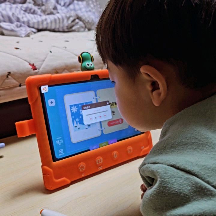 SNOW가 눈인지는 절대 안 까먹겠다 아들ㅋ
듣고 녹음하고 다시 들어보고~~
인풋하고 아웃풋까지 시간이 걸리는데
녹음이나 기타활동으로 아웃풋까지 유도 하니 완전 좋음^^*
매일 잠자기전 잠자리독서 + 낮 독서
규칙을 설명하는 꼬마수학동화 괴물 바바보보에 꽂혀 
몇일내내 읽어달라기에 읽어주는중;;;
다양한 영역 깊이있게 들려주기♡