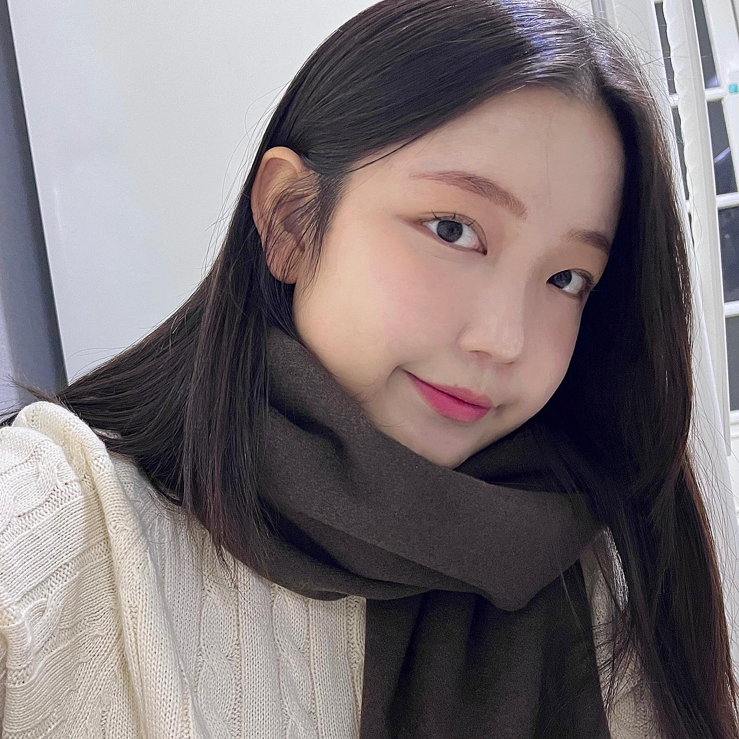 #협찬

까슬거림 하나 없는 왕왕 부드러운 머플러
280g의 가벼운 무게에 담아낸 보온성까지 ❄️🧣💗🔥

#터치소울 #소울캐시머플러 #머플러 #목도리 #숄 #touchsoul #머플러추천 #데일리룩 #출근룩 #올드머니룩 #패션아이템 #겨울코디 #가을코디 #디자이너브랜드 #부드러운머플러 #부드러운목도리 #ootd