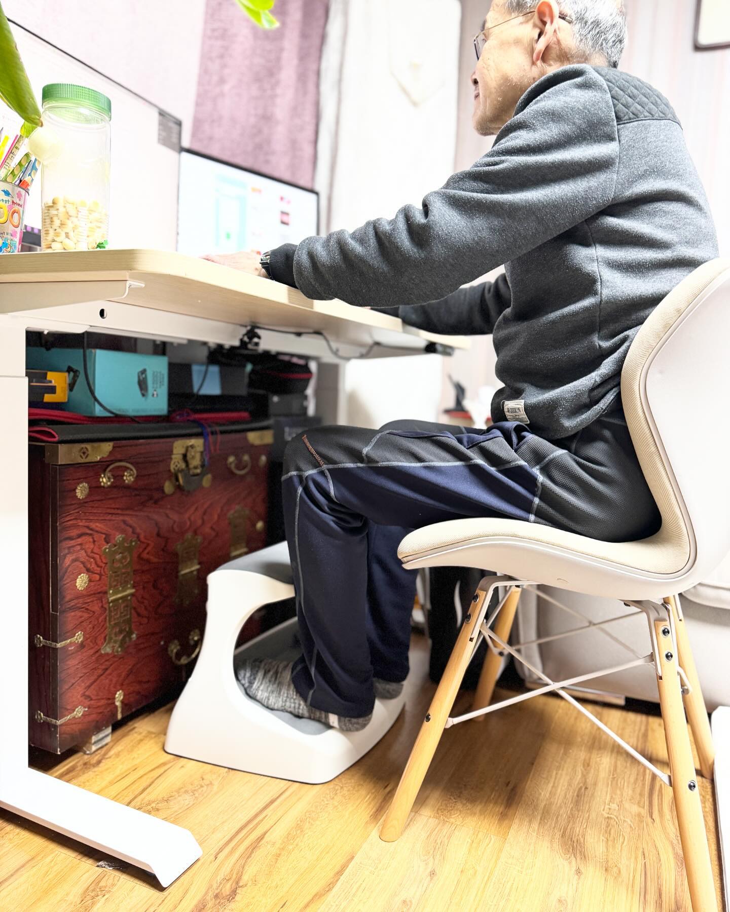 #협찬

올바른 자세를 위한 밸런스 서포터
30년 의자전문 제조회사 DSP에서 만든 발받침대
발이 눕는 작은 쉼터 PIO 발받침대에서
온가족이 편하게 활용하고 있어요

 #PIO발받침 #2단쿠션발받침 #의자발받침

https://www.coupang.com/vp/products/7828388684?itemId=21283994594&vendorItemId=88344003349&q=DSP+PIO%EB%B0%9C%EB%B0%9B%EC%B9%A8%EB%8C%80&itemsCount=36&searchId=70f1c58ae02c4a2aa69aa321f26abc2e&rank=35&isAddedCart=