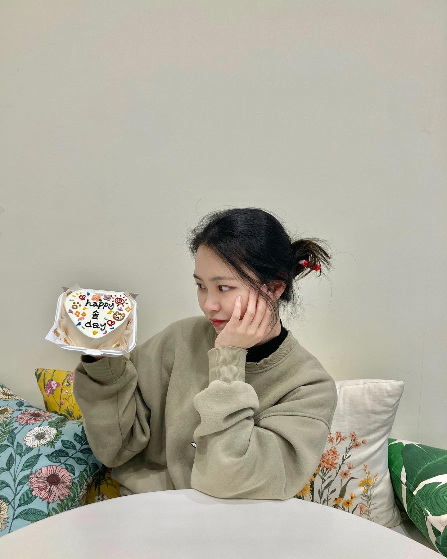 올해두우 〰 ♥️ 너무너무 감사했던 생일파티🥳
+) 이모 그려줘서 고마워 째유나💛💛
.
.
.
#솔쨩의일상