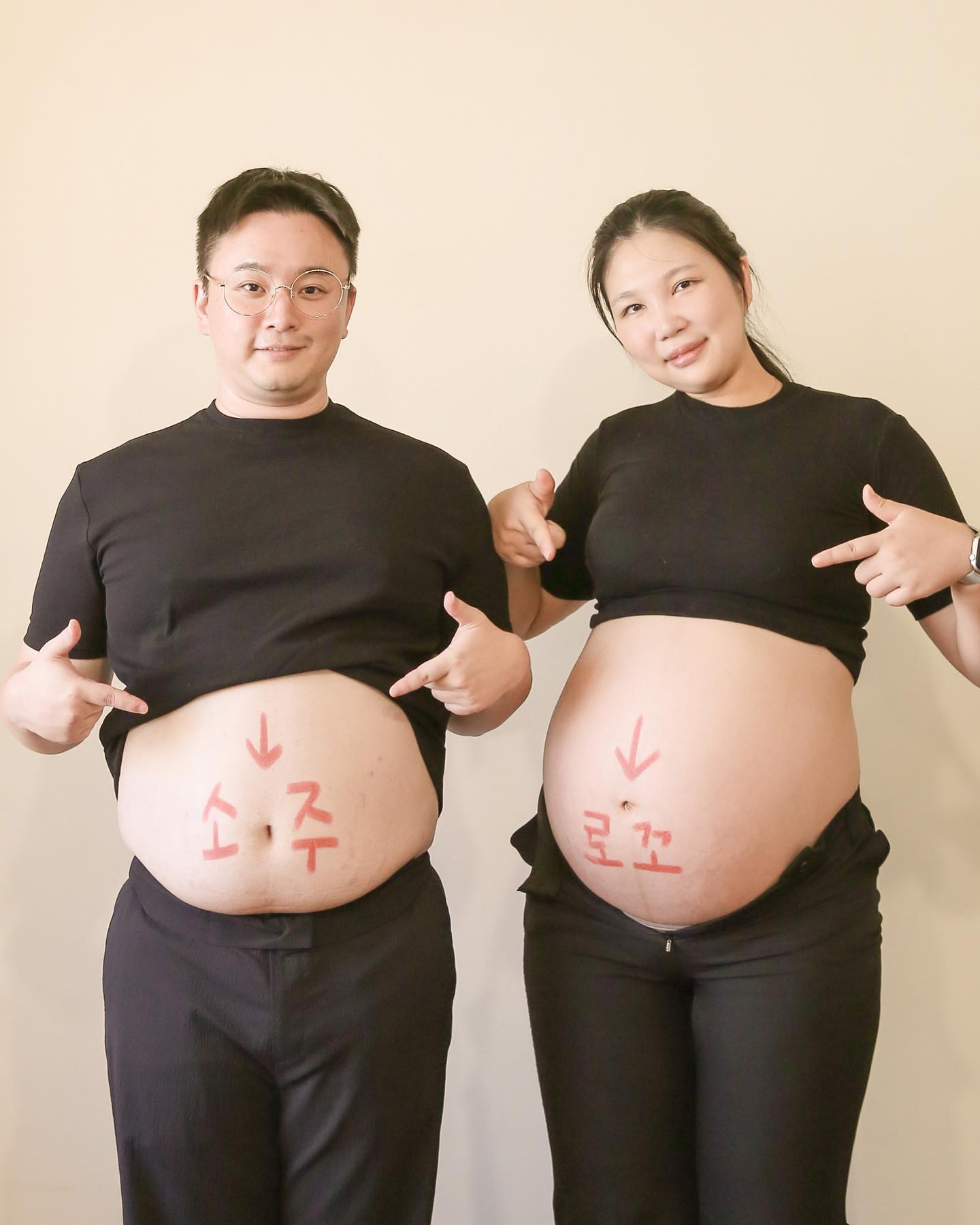 로꼬모꼬 하고 싶었는데 ‘소주’ 넣어달라고 하신 로꼬애비👨‍👩‍👦
2컨셉에서 결국 4장 다 챙겨왔댜
이제 로꼬만 나오면 된댜아아아아👶🏻
