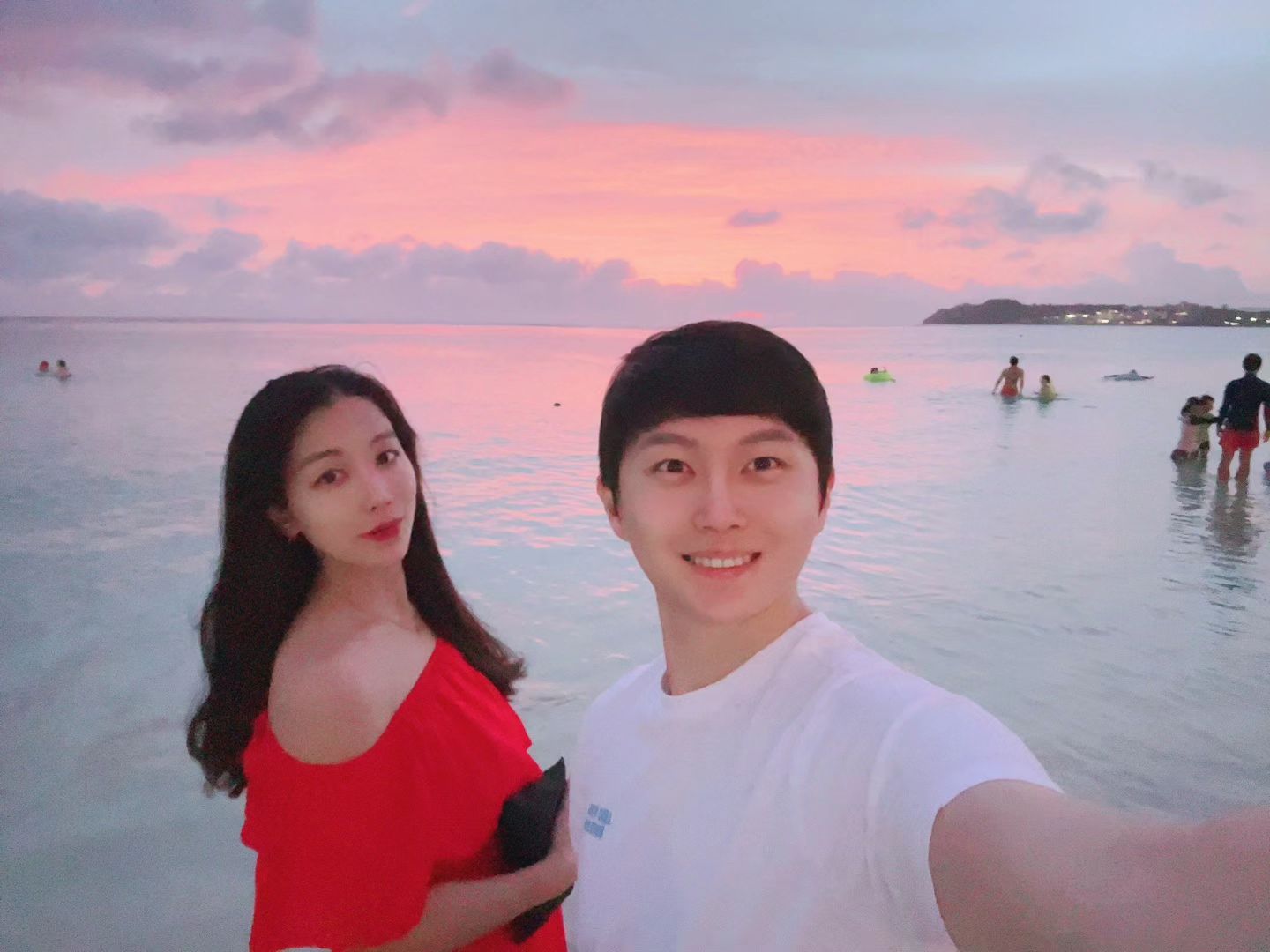 노을이 참 아름다웠던 괌에서의 첫째 날 🌅
#신혼 #부부 #결혼 #1주년 및 #태교 #여행 #괌 #투몬비치