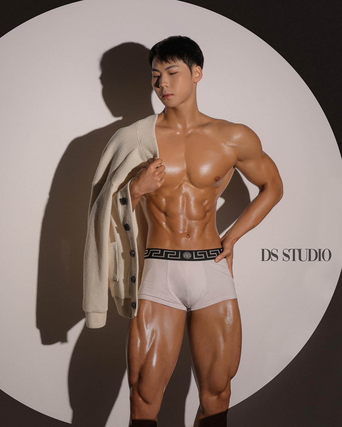 6월부턴 더워서 가디건 못 입겠지..🍃

📸: dsstudio__ 
.
.
작가님이 친절하신 만큼
예쁜 사진으로 돌아온 DS 스튜디오

▫️추천인 코드: Hellchan 

▫️:촬영 금액 1만원 할인 

▫️:액자 무료 업그레이드
.
.
벌써 5월이 끝나고 6월이 찾아왔네요 
모두 6월도 행복한 하루들만 가득하세요~!

#스포츠모델 #바디프로필 #디에스스튜디오 #역삼바디프로필