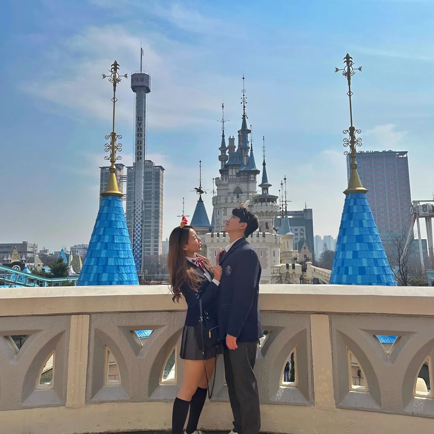 올해도 같이 놀이공원 클리어🥰
.
.
.
.
.
#포토그래퍼윱선생님 #롯데월드 #포토존