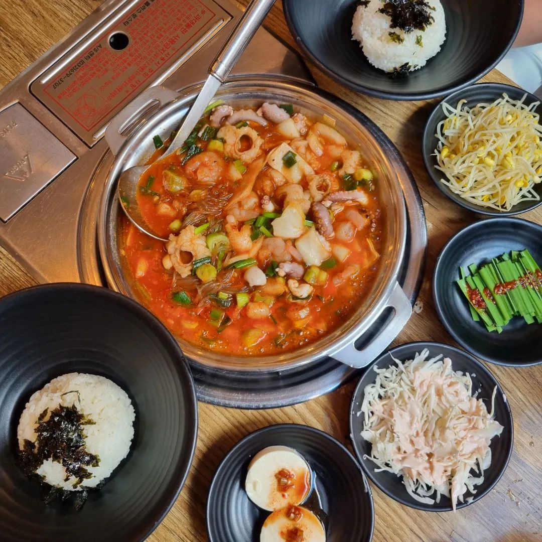 서울에서 만나는 부산스타일 너무 맛있는 낙곱새
쌍문동에서 식사하실거면 동네식당 무조건 가세요
절대후회없어요 사장님 너무 친절하세요

#먹스타그램 #맛스타그램 #맛집스타그램 #맛집 #먹방 #선팔 #맛팔 #좋아요반사 #선팔하면맞팔 #좋아요그램 #먹방 #음식스타그램 #맛집추천 #맛집탐방 #맛집투어 #서울맛집 #부산맛집 #먹팔 #먹팔해요 #food #foodie #foodstagram #맞팔해요 #맞팔해요우리 #쌍문역맛집 #쌍문동맛집 #서울낙곱새맛집 #쌍문동점심 #동네식당
