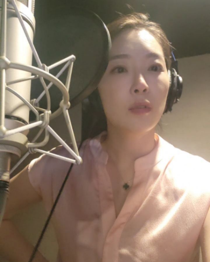 아나운싱과 연기가 적절히 버무려진 광고카피 원하신다면💛💛 
.
.
현장서 레코딩보시다가 
성우로 함께 하고싶다며  명함 주시더니
 사진 찍어드릴까요? 하며 유쾌하게 해주신
 kingkong_sound  와이키키대표님 🦍
청담한복판이라 접근성도좋구 장비도 규모도 👍🎧
 재밌는거 같이 많이 해요!!
.

#염지혜아나운서 
#일스타그램 🖤