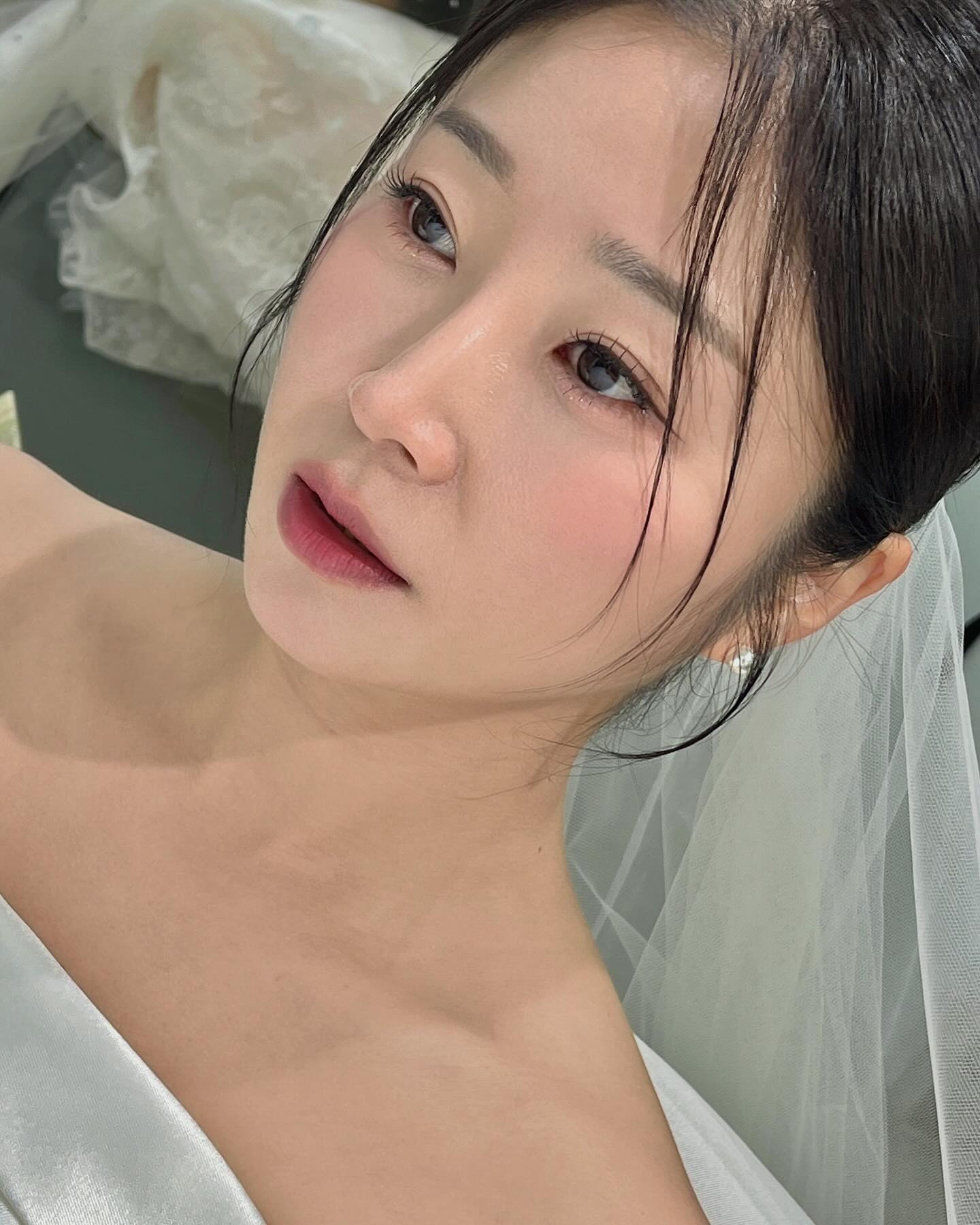 𝐻𝒶𝓃𝓃𝒶 𝓈𝓉𝓎𝓁𝑒_

뮤트컬러 한스푼 넣어서 
분위기 있게. 

—————————————————————————————————

⠀⠀⠀⠀⠀⠀⠀⠀⠀⠀⠀⠀⠀⠀⠀⠀⠀
1:1 프라이빗 메이크업샵 | 단독룸 | 꼼꼼진행 | 속눈썹장인 | 디테일메이크업
⠀⠀⠀⠀⠀⠀⠀⠀⠀⠀⠀⠀⠀⠀⠀⠀⠀
⠀⠀⠀⠀⠀⠀⠀⠀⠀⠀⠀⠀⠀⠀⠀⠀⠀

🏷️ 메이크업 문의는 Dm 또는 오픈카카오톡 
⠀⠀⠀⠀⠀⠀⠀⠀⠀⠀⠀⠀⠀⠀⠀⠀⠀
⠀⠀⠀⠀⠀⠀⠀⠀⠀⠀⠀⠀⠀⠀⠀⠀⠀
#메이크업샵 
#청담메이크업 
#히엘메이크업 
#웨딩메이크업
#히엘