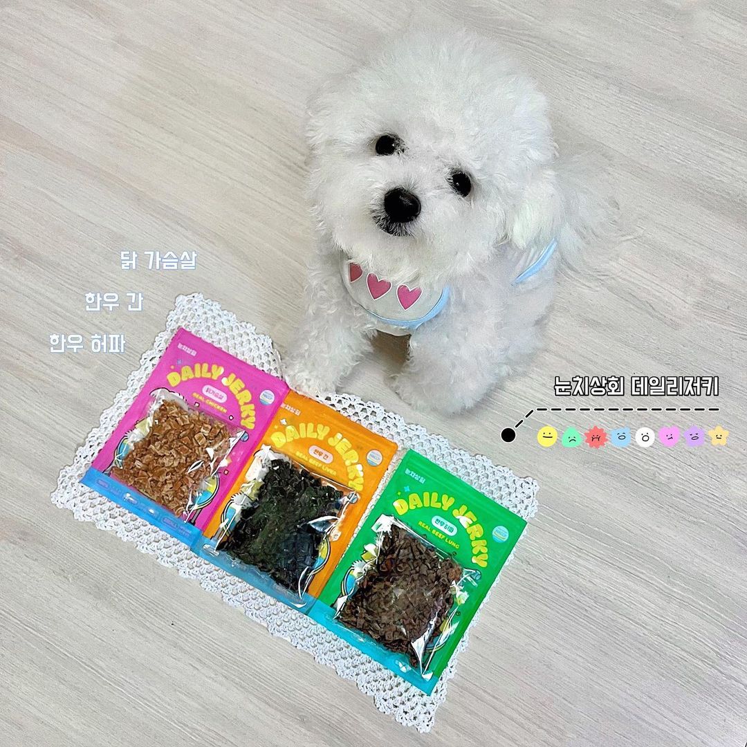 새 롬 on Instagram: “#협찬 ⠀ ⌜눈치상회⌟ 데일리 저키 🐾 ⠀ 100% 단일 원육을 그대로 건조한 우리 멈머를 위한 육포 간식 ૮ ̇ⱉ ̇ ა ⠀ ⤹ 공정 과정 𝘊𝘩𝘦𝘤𝘬 원물 손질 ⤍ 반건조