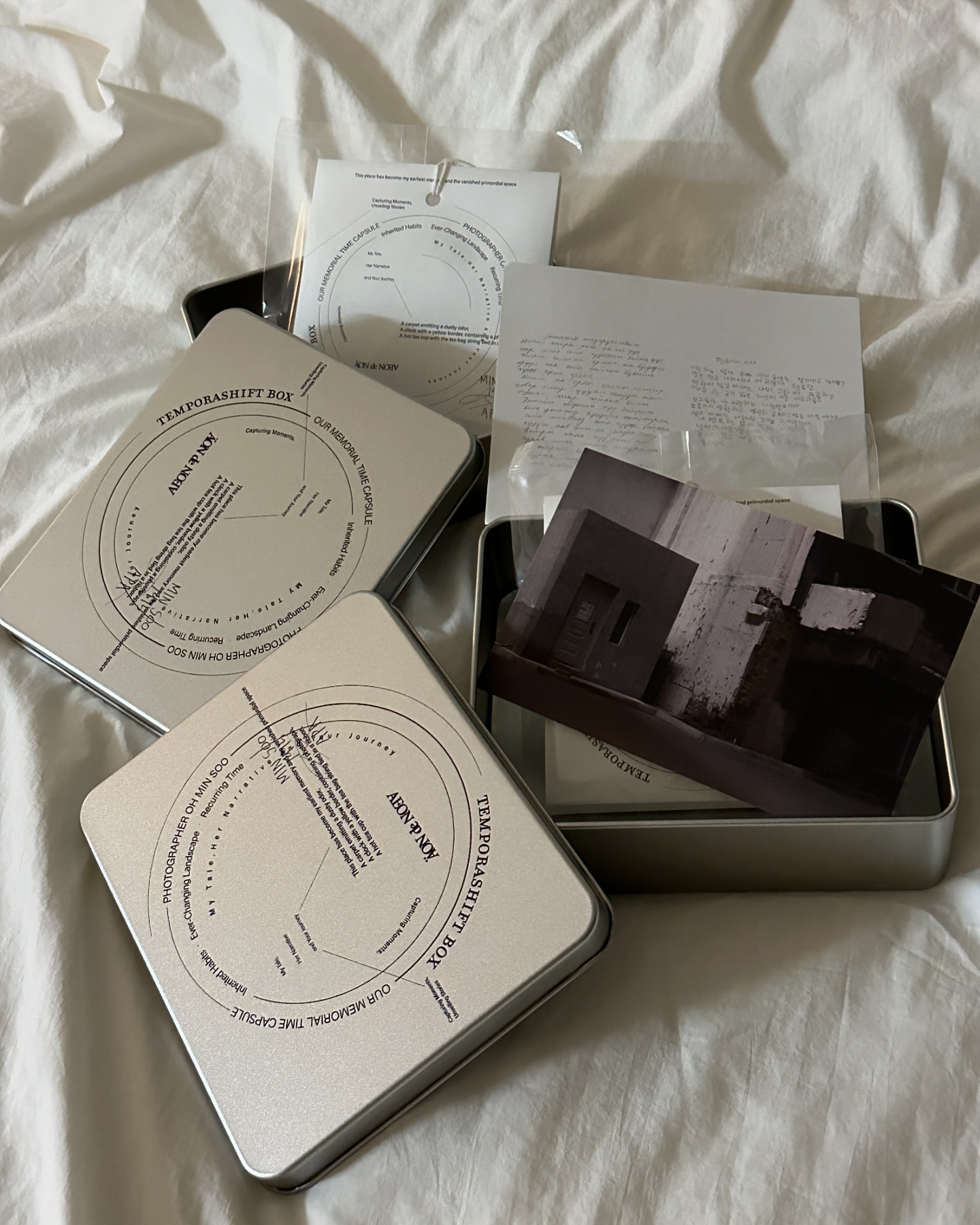 aon.de.aeon x ohminsuu 
오민수 작가님과 콜라보한 에온드에온 사쉐 방향제
감각적인 케이스, 우디향, 오민수 작가에 작품의 조화
뜻 깊은 선물 고맙습니다:)
#실내방향제 #사쉐
