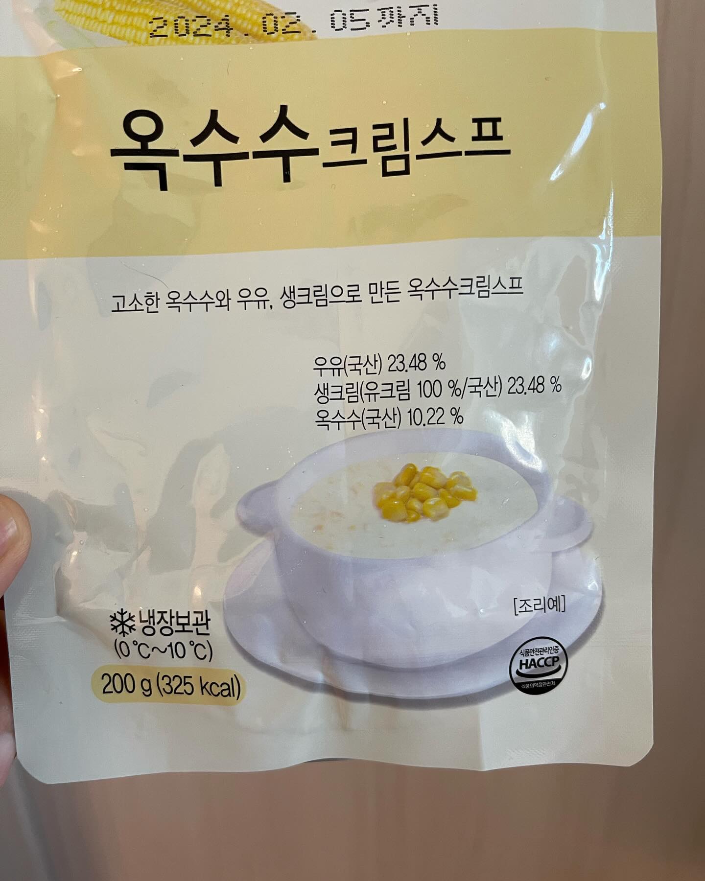 #2023생활재체험홍보단
#경기남부두레생협 #친환경 #먹거리
#옥수수크림스프

레토르트 스프 진짜 안좋아하는데
왠지 생협껀 맛있지 않을까? 하는 
궁금증에 사온 옥수수 크림스프❤︎
딱 좋은 고소한 맛에 빵과 함께니 더 좋아요
옥수수 알갱이가 한가득 들어있어서
씹히는 식감도 톡톡 너무 좋고 
옥수수 안먹는 냔니도 한입 맛보더니
남은 스프를 그릇째로 들고가서 떠먹었어요💛