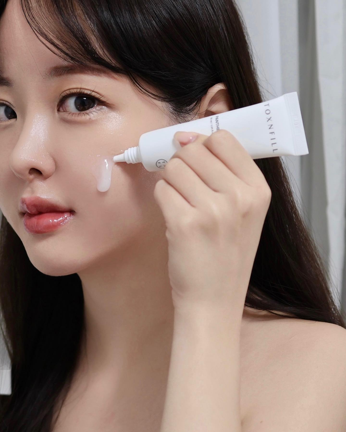 #유료광고 판테놀세럼 & 판테놀밤으로 피부케어하기🧚🏻‍♂️

숙련된 의료진이 만드는 품격있는 아름다움,
쁘띠 시술계의 No.1 톡스앤필에서 출시한
아주 특별한 스킨케어 브랜드 TOXNFILL 세럼 발라봤어요❄️

레이저 받은 뒤에 발라주면 피부를 진정 케어해주고
보습 개선에도 도움이 되어서 좋더라구요 :)
제형도 산뜻하고 가벼워서 데일리로 바르기에도 부담 없어요👼🏻

⤵️ 구매는 아래 링크에서 가능해요!
https://www.bbglab.co.kr/
 
 
bbglab_beauty
#톡스앤필코스메틱 #판테놀세럼 #재생세럼 #재생크림 #피부재생 #더마코스메틱 #피부과화장품 #톡스앤필