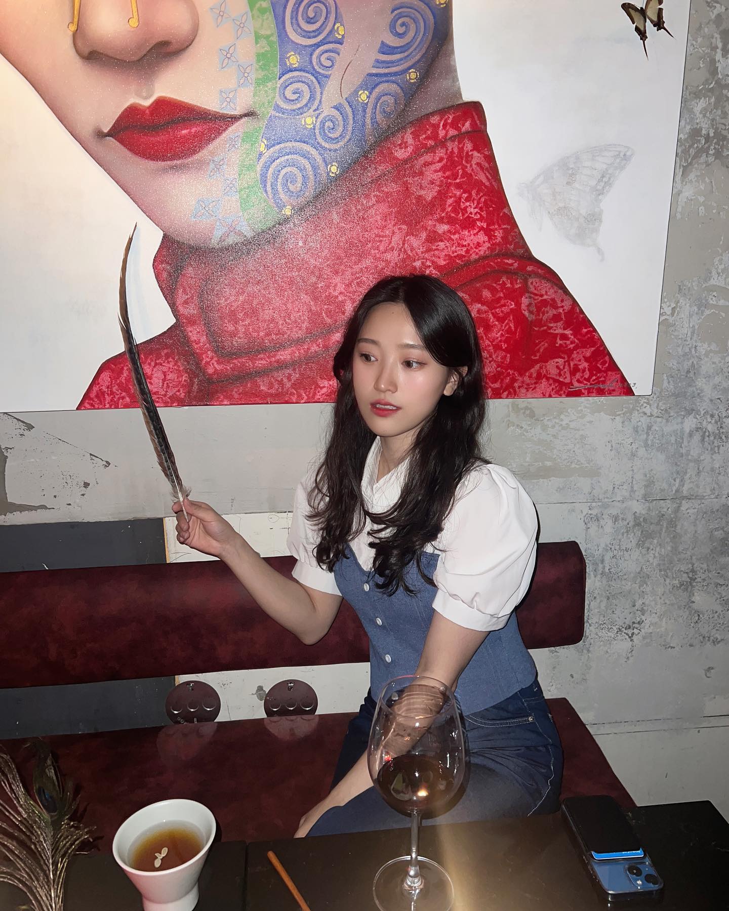 여기 중국의 연장선 아니냐구 〰️
그러나 한국임🇰🇷
인생샷 잔뜩 건져온 이국적 몽환적인 분위기의 bar ‼️ 

다들 저장하구 꼭 가보세요 혜린추천장소 😉🤎

📍버드맨 가로수길 
비밀의 문처럼 생긴 입구 문열고 들어가면 이 조명,온도,습도 ✨모두 완벽했던 곳이에오 향기마저 좋았던곳 ,,, 그러나 조금은 격식있는 분위기였던 bar였던 것 같다요 !
.
.
.
#신사역 #신사 #가로수길 #가로수길바 #가로수와인바 #가로수길와인바 #소통 #일상소통 #와인🍷 #winebar🍷