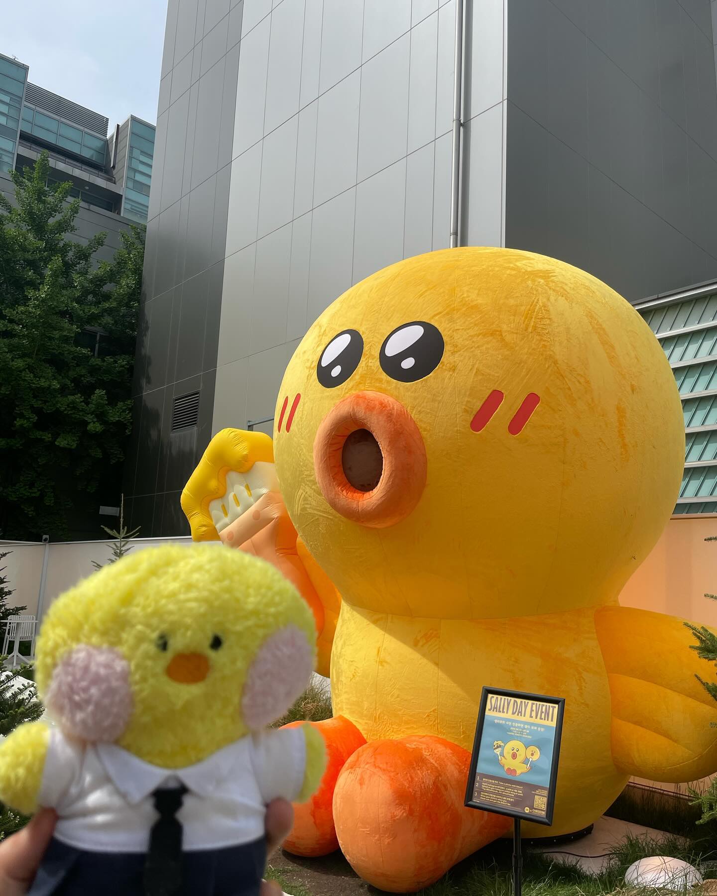 내새끼 생일카페🐥💛💛

진짜 너랑 나랑은 생일두 같구 아주 운명이야~🤭🤭

#성수동#성수동카페#생일#라인프렌즈#라인프렌즈스토어#미니니#샐리#치즈인더스트리