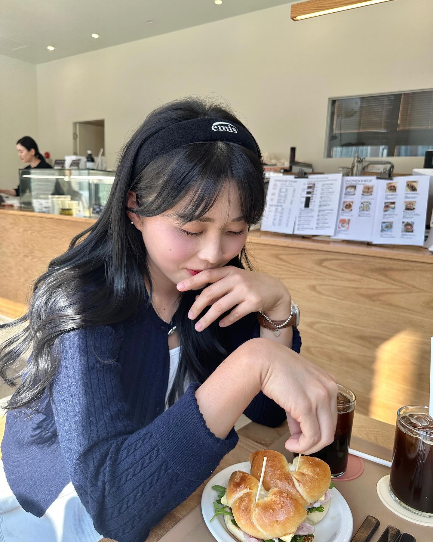 #🌸
⠀
⠀
⠀
⠀
⠀
봄이 온거같은 요즘
봄 너무좋다
⠀
⠀
⠀
꽃보러 가야지
⠀
⠀
⠀
언니가
이미스 아니고 우린 이모스 라고
ㅋㅋㅋㅋㅋㅋㅋㅋㅋ
⠀
⠀
⠀
⠀
#이미스헤어밴드
#이미스
⠀
⠀
⠀
⠀
⠀
⠀
⠀
⠀
⠀
⠀
⠀
⠀
⠀
⠀
⠀
⠀
⠀
⠀
⠀
⠀
⠀
⠀
⠀