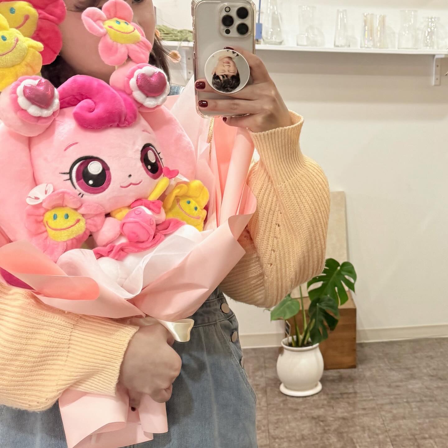 다음주 하뷔 첫 재롱잔치하는날이라 특별히 엄마가 직접 하뷔가 좋아하는 캐릭터들로 만들어본 인형꽃다발 🫶🏻 하뷔가 좋아할거 상상하니까 벌써행뻑해용❤

#인형꽃다발 💐