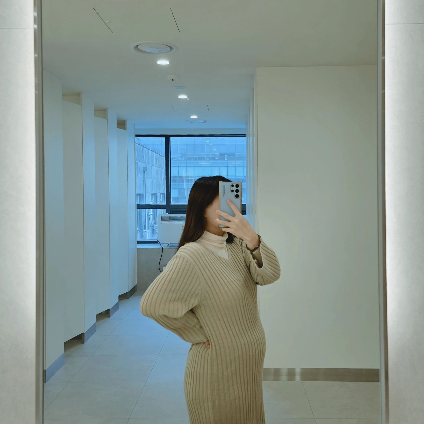 🤰𝟸𝟸𝚠𝟻𝚍
👶𝗗⁃𝟭𝟮𝟭
⠀
⠀
하랑이와 달리 이벤트가 많은 주꿀벌은 16주경부터 갈색냉, 하혈로 놀라게 하더니 23주를 앞두고 또 핏덩어리,,😓
⠀
⠀
빨리 나오고 싶어도 좀 더 참아주지않으련?😂