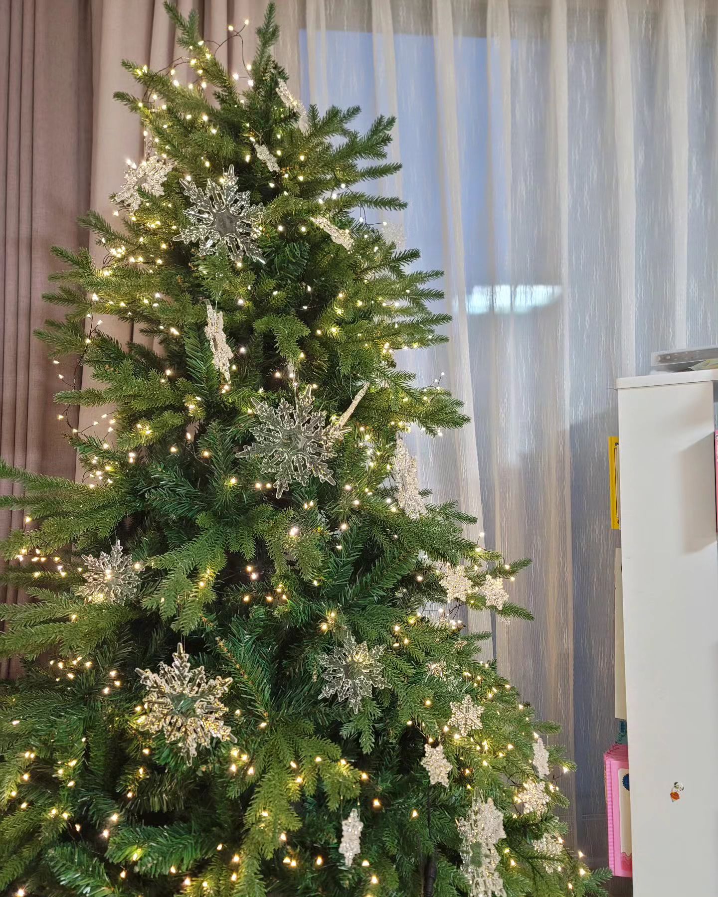 #메리크리스마스
⠀
트리 개시🎄
⠀
⠀
#할로윈지나면
#크리스마스
#쥬뉴네