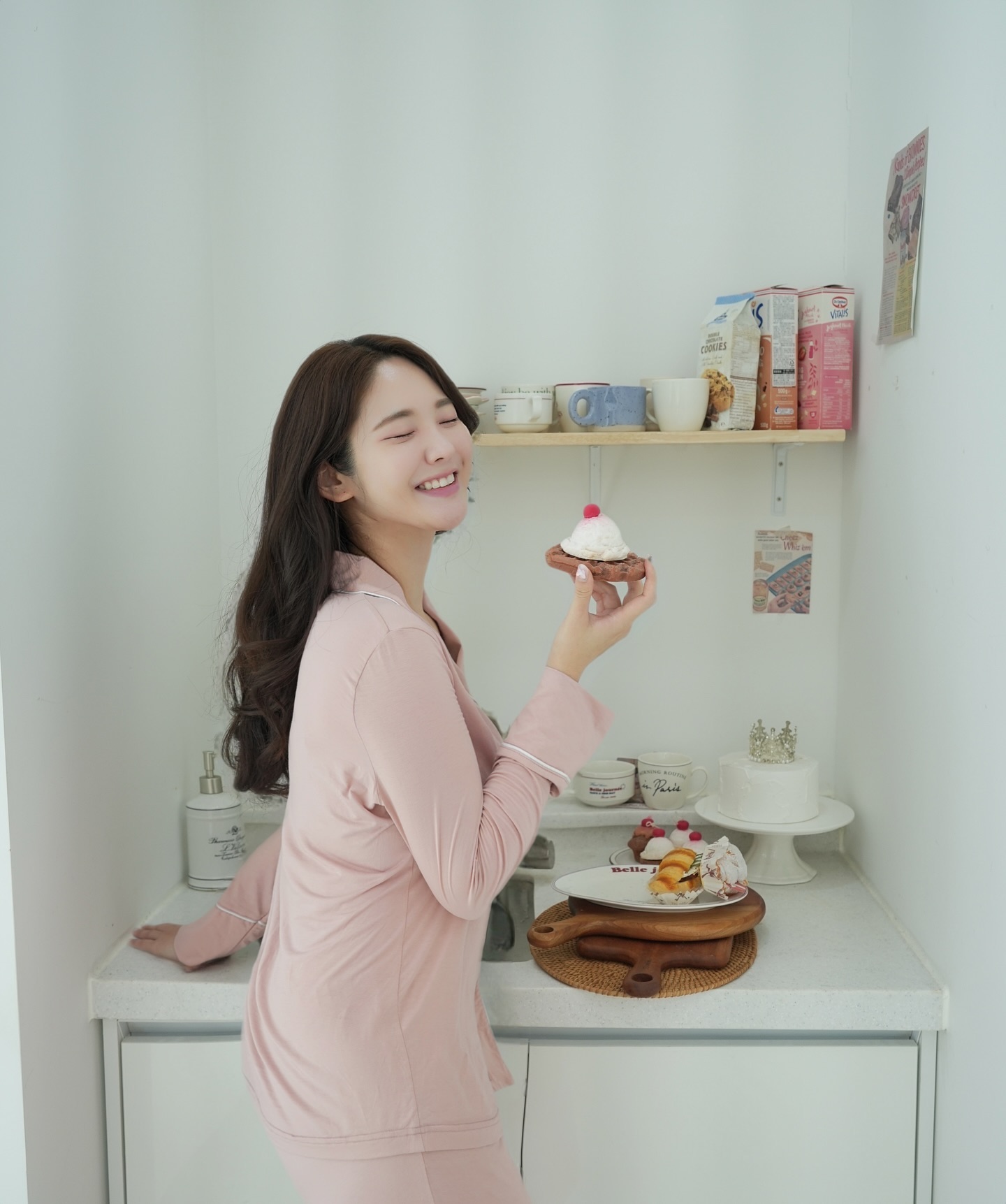#광고 hubbish_kr 다들 행복한 추석되세요💕
맛난거 많이먹고 푹~ 쉬고 오기!🍰

파자마를 워낙 좋아해서 외국가서도 파자마쇼핑해오는 나, 촉감이 가장 중요한데 요건 정말 보들보들해요.
근데 보풀이안일어난다니 너무 좋잖아? 마이크로기술이 탑재되있는 텐셀모달 소재래요 예민한 피부에도 기분좋게

#허비쉬#홈웨어#파자마
#집순이#즐추#sweets#파자마추천#스냅#스냅모델#촬영문의#pajama#호캉스룩#호캉스