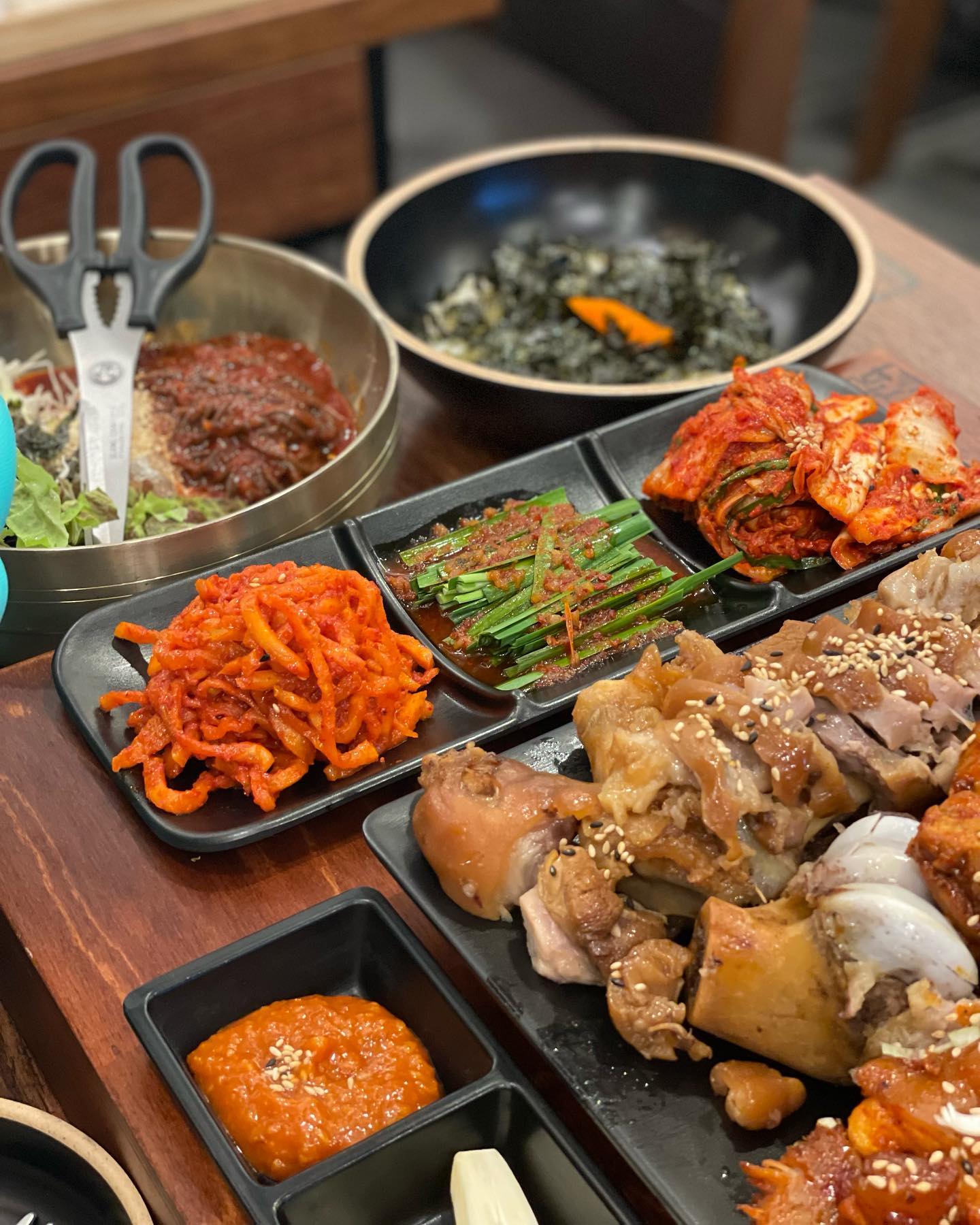 요즘 불족에 꽂혔는데 맛있는 집이 없어서 아쉬웠는데 마곡 귀한족발에서 아주 알차게 잘 먹었다🍖
운전 때문에 맥주를 못 마신게 아쉽지만 외식은 언제나 즐거웡🤍 

#먹부림#먹스타그램#족발
#귀한족발#마곡족발집