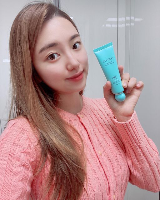 일상크리에이터 밍이 & KDBA이사 on Instagram: "#협찬 밍하—👋🏻 여러분들 건조한 요즘, 제가 한달넘게 써본 제품소개할께요!! ⠀ 프레비츠는 프리미엄 비건 뷰티 브랜드에요, 비건이라 맘에