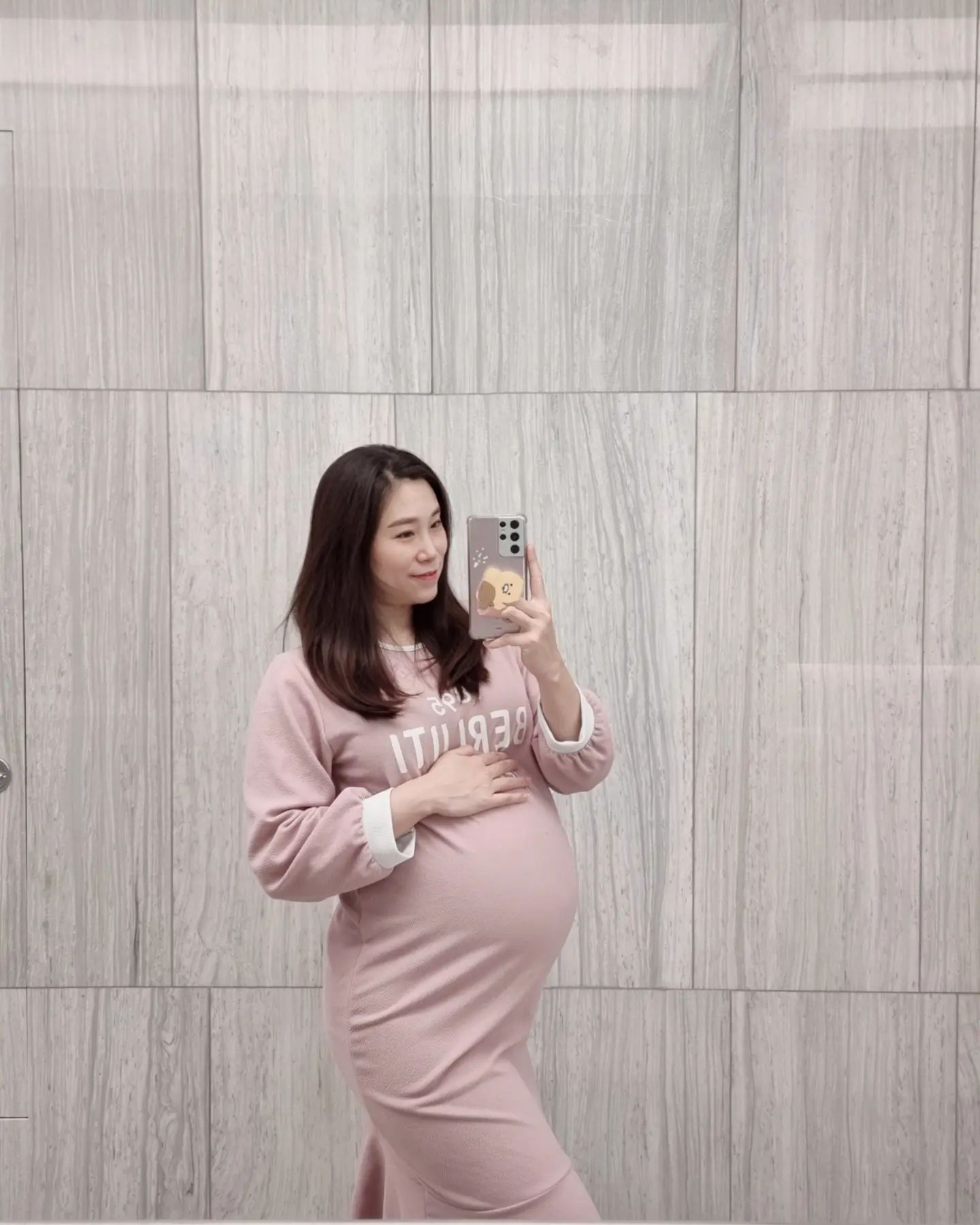 #임산부일상
#쁨쁨즈맘_33주5일

주말에 병원가서 막달 검사하고, 
쁨쁨이들도 보고👶👶
몇 번밖에 남지 않은 둘만의 주말을 열심히 즐겼습니당🩷
당분간 영화관 가기 힘들 것 같아서 영화도 보고, 고즈넉한 호수도 걸어보고, 먹방도 실컷 했어욥🩵

남은 시간들 더 알차게 즐길테닷❣️❣️

#임산부스타그램🤰 
#주수기록