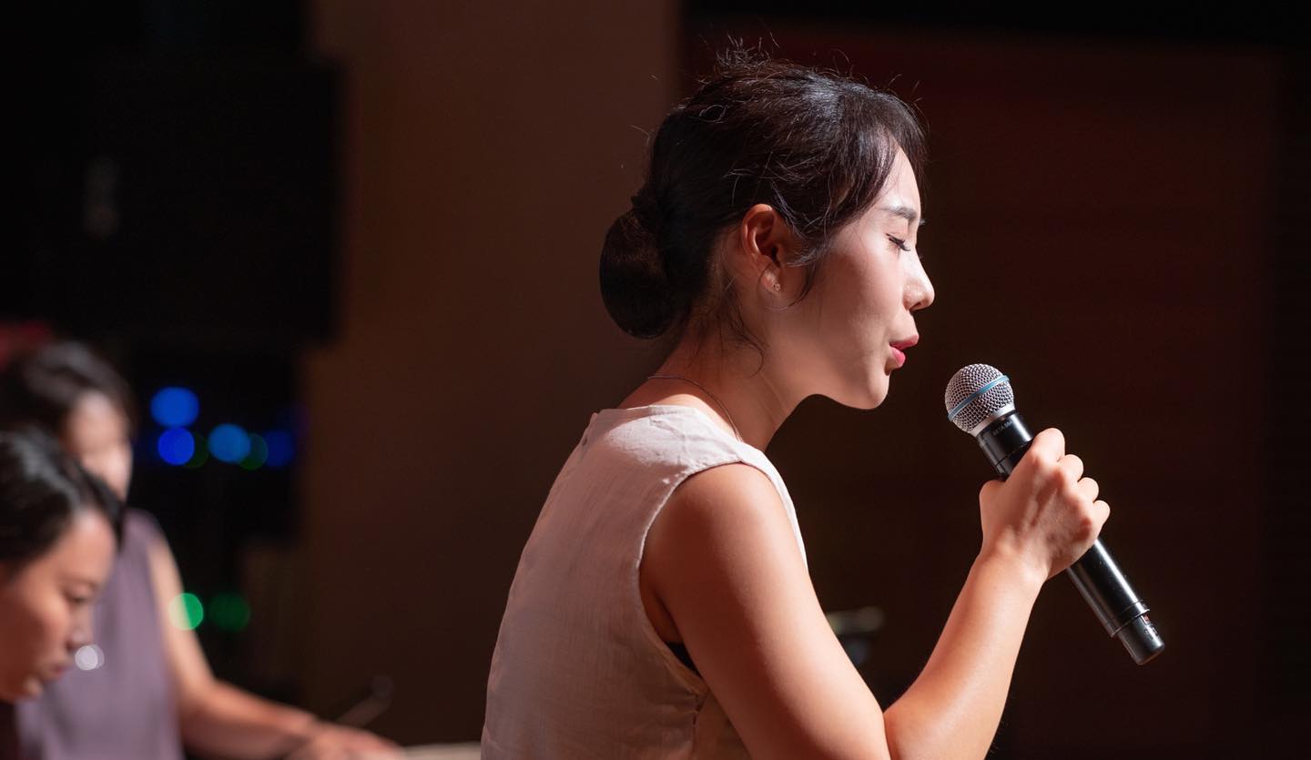 CONNET - 수원 
오지 않을 것만 같았는데 시간은 흐르고 공연은 끝났다. 

다들 정말.. 고생 많이 했어요~🥹 초연곡이 많아 늦은 밤까지 연습하던 우리 식구들💜 애정 합니덩 
출근하고, 공연하고, 연습하고..ㅠㅜ 그래도 화음이랑 함께 하니 말해 뭐해~~
제안하면 늘 도와주시는 찬웅샘도 감사합니다  말은 안 해도 아주 든든합니다👍👍

아란샘도 일 끝나고 저희를 위해 달려와 주시고ㅠ 좋은 말만 해주셔서 감사했습니다 좋은 기억만 남았어요💜