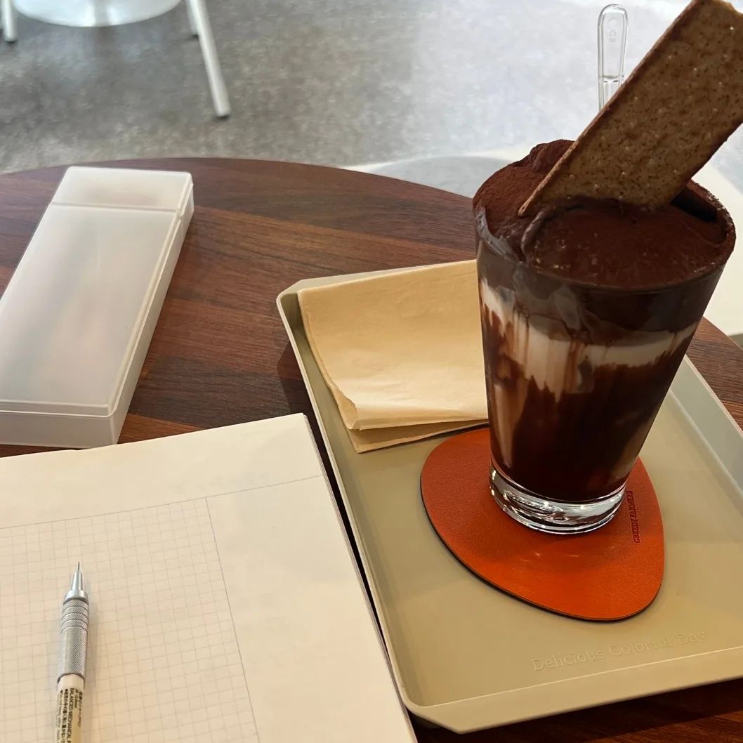 #일상

초코라떼맛집 펠어커피초코 상봉점

초코 좋아하시고
환장하시는 분들 꼭 보세요~

생초콜릿 음료라는거.. 
이렇게 미친 음료인지
이제 알았거든요. 🤔

초코라떼맛집 펠어커피초코 상봉점
몇 번 가봤는데
찐으로 계속 생각나네요. 😵

그냥 초코음료도 달달한데 
그 위에 생초콜릿이 올라가면 
얼마나 맛있게요?? 😊

생초콜릿 녹여 먹어도 맛있지만
그냥 떠먹어도 최고더라고요. 👍

카카오 퍼센티지로도 있고 
생초콜릿 음료 종류도 많고 
진짜 여기가 천국이네욥!! 👏

✔상호 : 펠어커피초코 상봉점
✔전화번호 : 070-4833-5231
✔영업시간 : 월, 화, 수, 일 10:00-22:00
⠀⠀⠀⠀⠀⠀⠀⠀금, 토 10:00-00:00
⠀⠀⠀⠀⠀⠀⠀⠀(목 정기휴무)
✔주소 : 서울 중랑구 동일로129길 61 1층 펠어커피초코

https://map.naver.com/p/entry/place/1951609478

#커피맛집 #초코라떼맛집 #초콜릿맛집 #초코볼 #초코 #커피