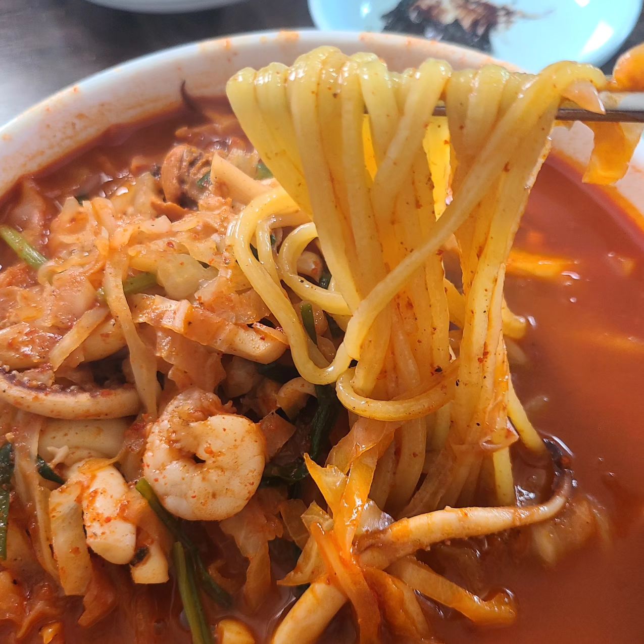 청운식당
메뉴판에는 짜장면이있지만 오직 짬뽕만 먹을수있었던 청운식당
짬뽕맛집인정!🙂
오징어짬뽕맛이나서 더더욱 맛있었다
.
#맛스타스램 #먹팔 #청운식당 #공주맛집 #맞팔 #먹스타