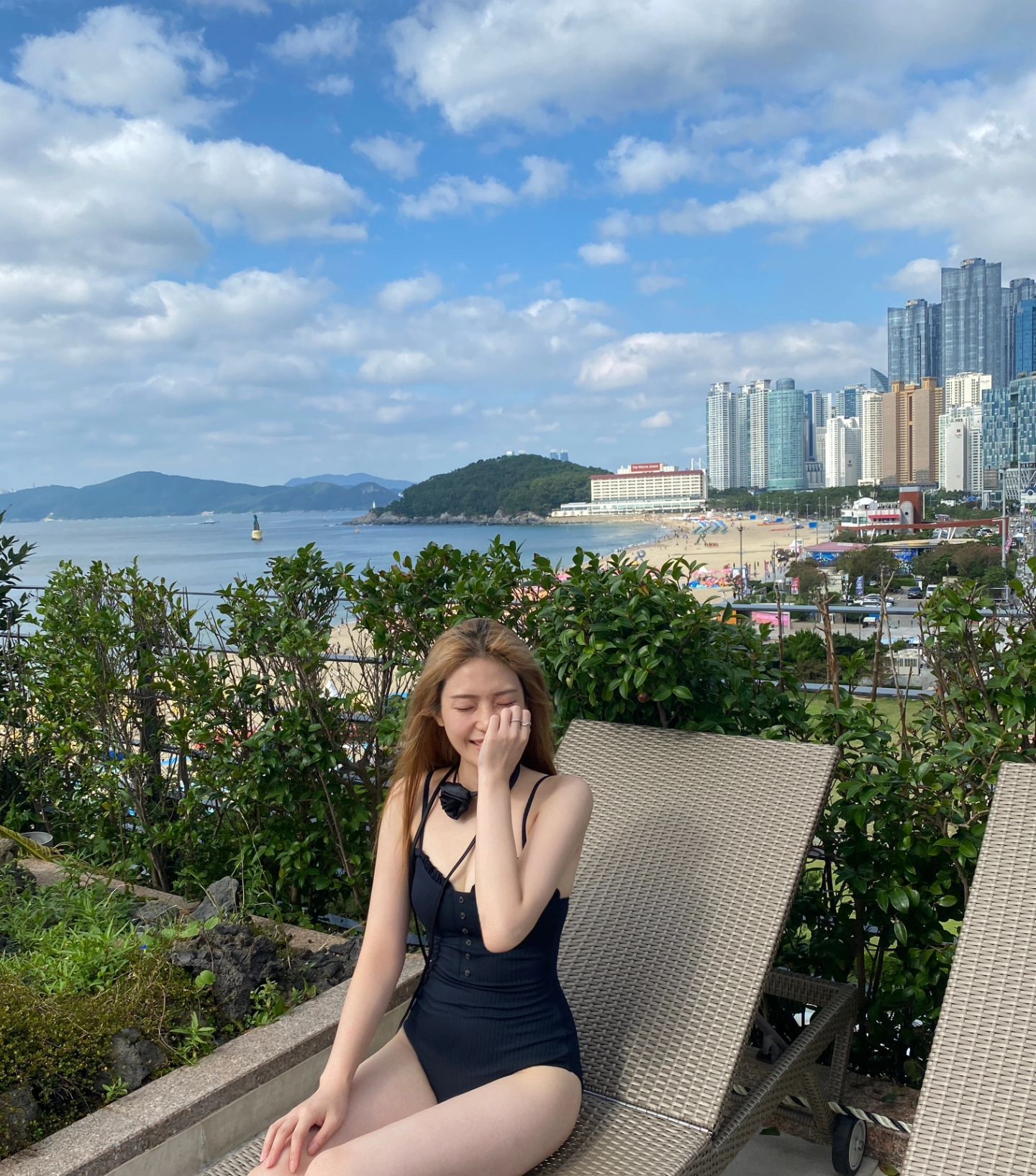 작년 부산 여행도 날씨가 정말 좋아서
밤낮으로 인피니티 풀에서 수다를 떨었구나 🥰