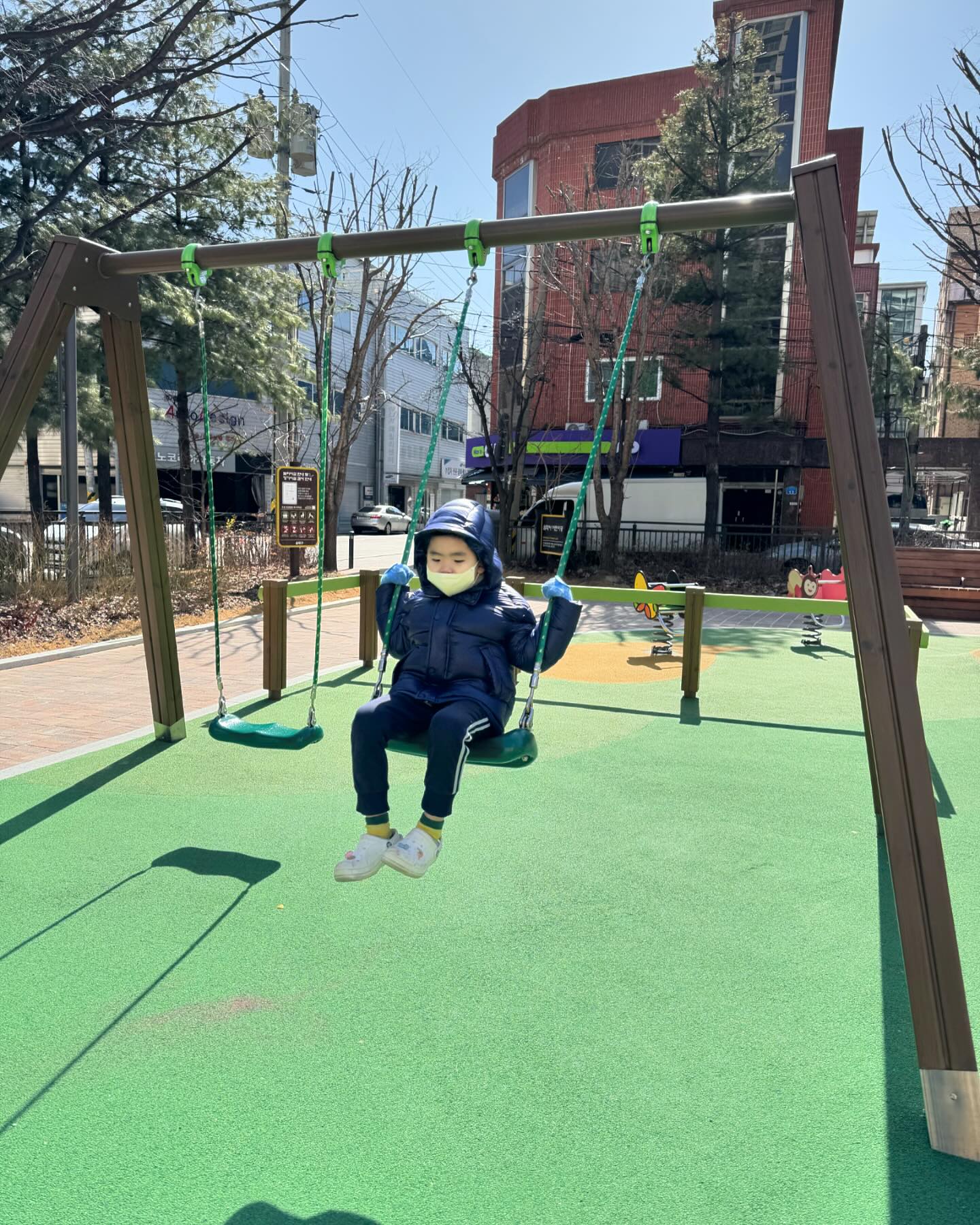 움직이는 자동차가 하고싶다고...
이제 RC카? 좋아하려나 ㅎㅎ
그나저나 오늘 너무 춥네 😅