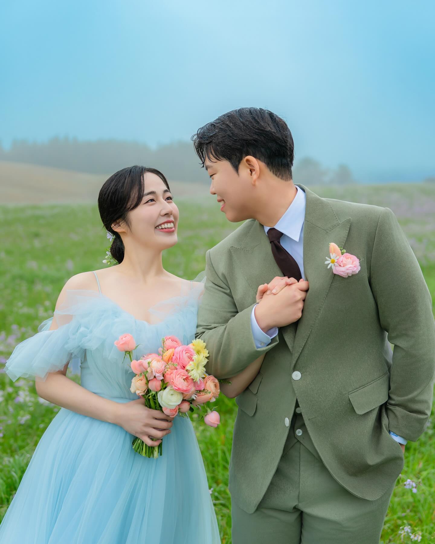 추웠지만 추운 티 안내기🤭
-
-
-
-
-
✅본식 드메는 다이렉트 결혼준비 카페에서 준비 중
결혼에 대한 다양한 정보도 얻고, 업체 후기도 살피고, 모은 포인트로 스드메 할인까지 받을 수 있어요🫢

✅추천인 ‼️똔뚠‼️ 입력하면 ‼️3만 포인트 적립‼️

#뚠똔웨딩 #결혼준비 #제주스냅 #야외스냅 #웨딩촬영 #다이렉트결혼준비 #다이렉트결혼준비카페  direct.wedding