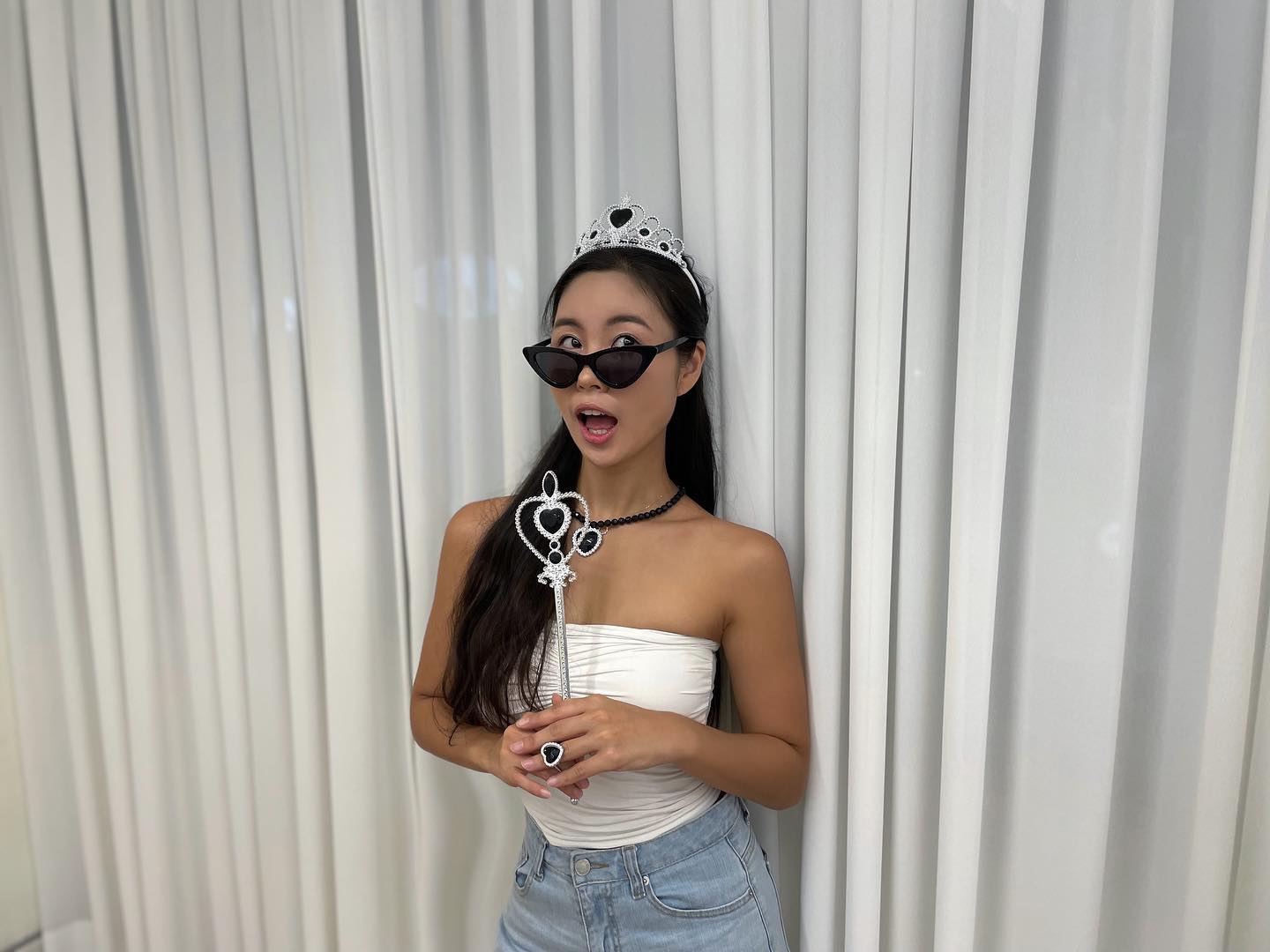 🖤
,
9월 시작, 열시미 일하고 열시미 놀아야지,!!
연쥬 브샤하는 파티룸에서 지니가 찌거쥼🖤
반지 손가락 안맞는거 킹받넿ㅎㅎㅎㅎ
다른 사진도 곧 올려야지,, 헿
내가 젤 느려🫠🫠🫠
,
포바지니 ddu__jinii 
도노스튜디오 dono_studio_