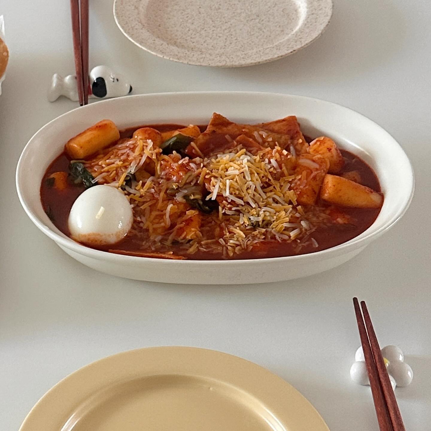 -
떡볶이는 사랑이쥬♥️
이마트 죠스떡볶이 밀키트 추천합니다

납작만두가 먹고싶어서
만두는 쿠팡으로 샀는데
대구 납작만두맛이 안나🥲
저렇게 바삭하게되면 안되는데,
조만간 내려가면 먹어야겠어요

다들 일욜 저녁 뭐드시나요
맛난 저녁시간 되셔용〰️🍚♥️