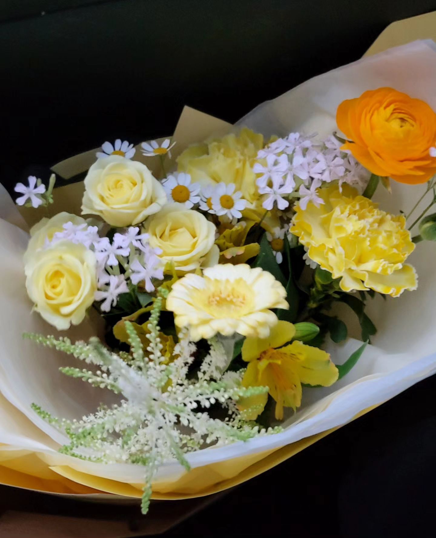 무인꽃집 옥동 블루밍플라워 💐
7시부터 밤12시까지 열려있는곳이라
애매한시간에도 ,, ? 꽃구매가 가능해서 편한시간에 픽업하면 된다 !!
내부도 넓고 드라이플라워 생화 화분 다있고 제품마다 바코드가 있어서 고른뒤에 키오스크로 결제하면끝 ! 요즘 꽃다발 비싼데 가격도 저렴한편 🥹

#협찬 #리뷰노트 #울산꽃집 #울산옥동꽃집 #울산법원꽃집