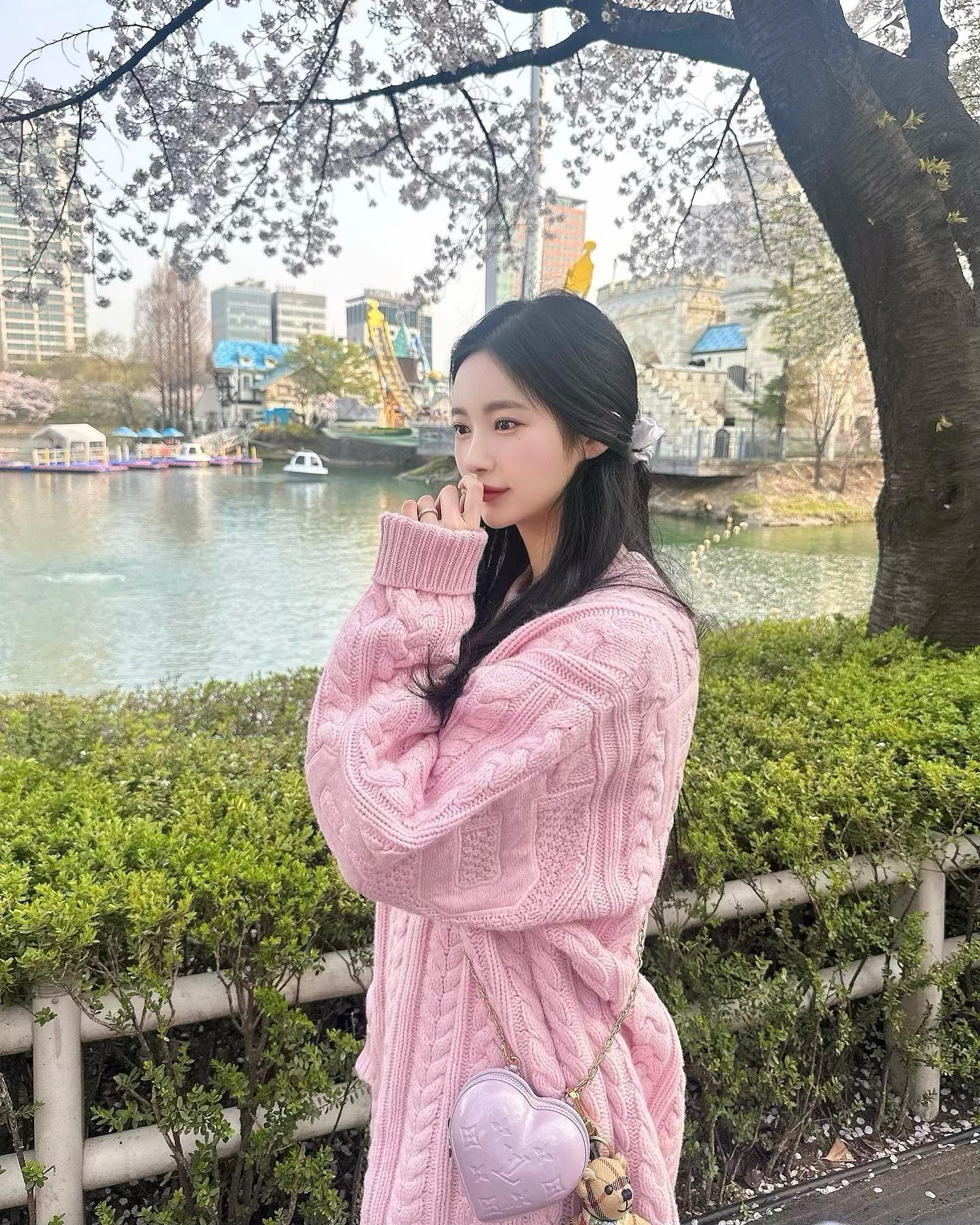 사람보다 주차난이 더 심한 벚꽃놀이🌸💕
그래도 예쁜건 예뿌다...🌸🌸🌸🌸🍿