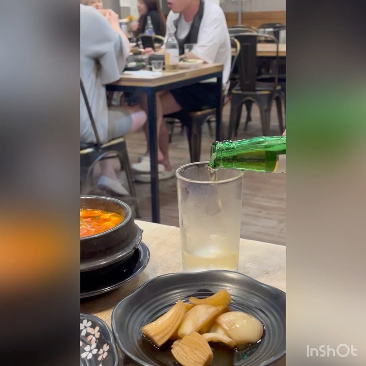 대구여행 다녀오면서 이번에 곱창 맛집 찾았어요🥹👍🏻

사장님이 매일 새벽에 직접 도축장에 가신다고하던데
그래서 그런지 고기가 확실히 신선하고 맛있었어요ㅠㅠ

사이드도 맛있고 순두부 찌개도 매콤달콤 
느끼함을 잡아줘요! 그리고 볶음밥 꼭 드세요!! 

초벌되어서 나와서 먹기 편하고 
야채도 넉넉히줘서 넘 좋았어요💕

글쓰면서 사진보니 또 먹고싶네요 ㅠㅠ
역시 대구에는 맛집이 많네요😍

✔ 대구 서구 원대로 27 우양곱창 본점