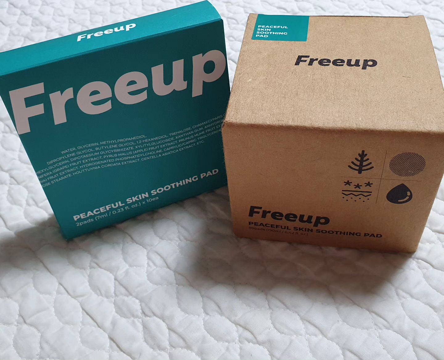#할인구매 freeup.official #엠보싱패드 #토너패드

프리업 피스풀 스킨 수딩 패드

3만원대 후반의 비건 수분 패드

무표백 순면 패드를 자작나무의 자일리톨 보습성분 & 편백잎 추출물에 담궈 만든 대용량 토너패드 😆

피부가 예민하거나 열 받았을때 올려두거나 마스크를 쓰는 자극있는 날에 올려두면 시원하고 좋아요 😍

순하고 자극도 없는데다 향도 은은해서 피부 자극있는날 또 올리기 딱좋고 크기도 좋아서 맨마지막 스킨케어에 올려놓으면 흡수도 잘 될 것 같아요 ❤️

#프리업