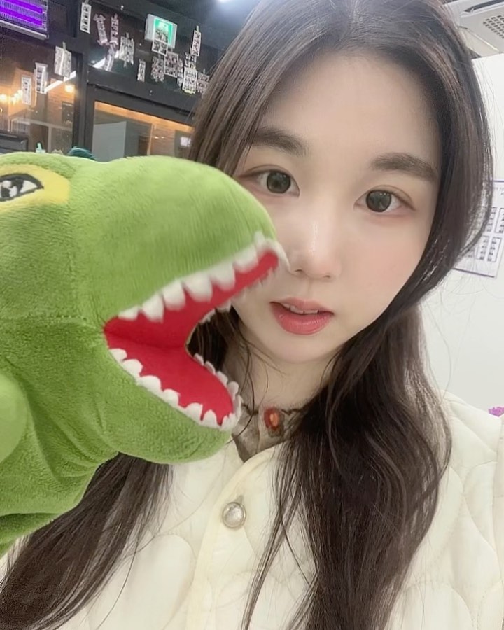 유치뽕짣🦖 큐ㅜ아앙
.
.
.
.
.
.
.
.
.
.
.
.
.
.
. #맞팔 #맞팔해요 #좋아요반사 #좋반 #소통 #댓 #첫줄 #라이크 #daily #dailylook #데일리 #데일리코디 #코디 #데이트룩 #청순 #일반인모델 #협찬문의 #뷰티모델  #거울샷 #셀카 #셀스타그램 #셀고 #일상 #일상기록 #좋튀