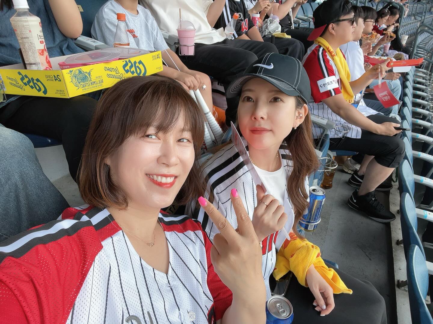 뒷풀이까지 완벽했던 야구관람!!
또 갈래에에에~~

#야구스타그램 #야구직관 #무적엘지 #무적엘지트윈스 #사랑한다엘지 #날은더웠지만 #즐거운시간