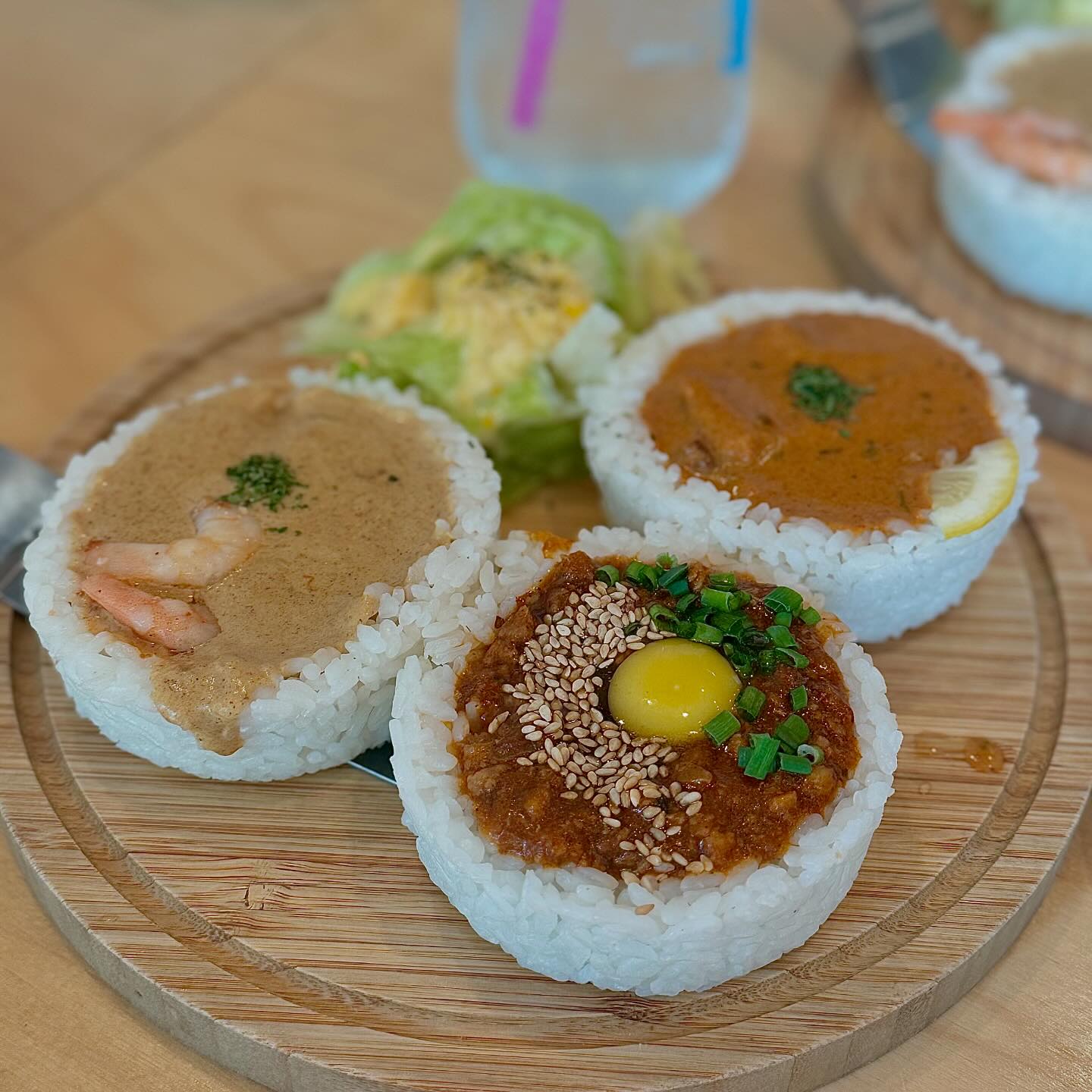 세가지 카레맛을 즐길수 있었던 #소코아 
애견동반도 되서 좋은거같아요 주말에는 웨이팅필수🔥
사진 안찍을수가 없는 비쥬얼 👀👏👏