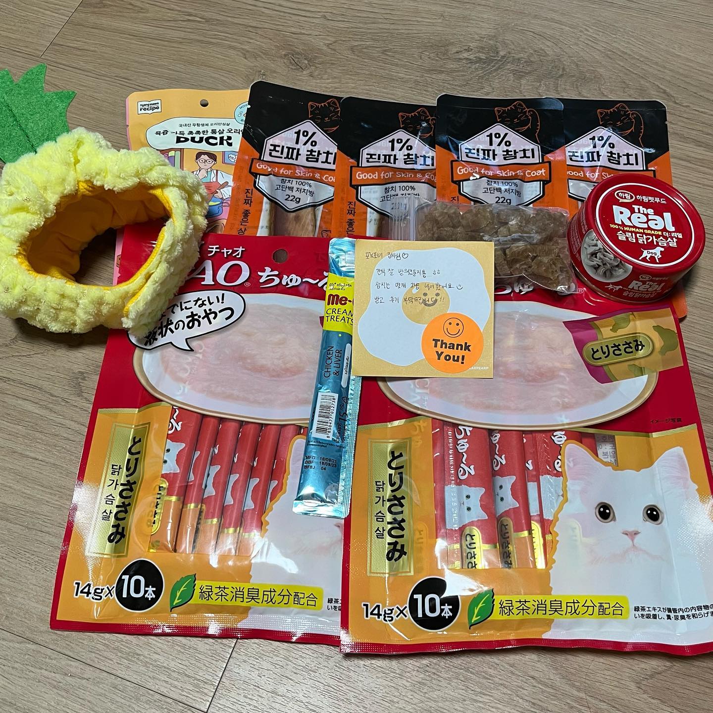 💛핵깜찍뽀짝 먼지의 집사님 선물 도챡💛

먼지 이벤트 1등😇 당쳠되땨구여 🥳넘나ㅋㅋㅋㅋ귀여운 파인애플 모자와 
진쨔 리얼 참치🐟 챠오츄르😿💛 외 다양한 간식들을 선물 바다써용💞💞💞
귀여운 계란프라이 떡메에 먼지만큼 깜찍한 손글씨 >__<💛💛 졍말 잘 먹일게요 ,,, 넘 감사드립니다 먼지집사님😘💛💛💛
.
.
.
🖤커여운 먼지 보러가기🖤👇🏻👇🏻👇🏻
mungi_meow