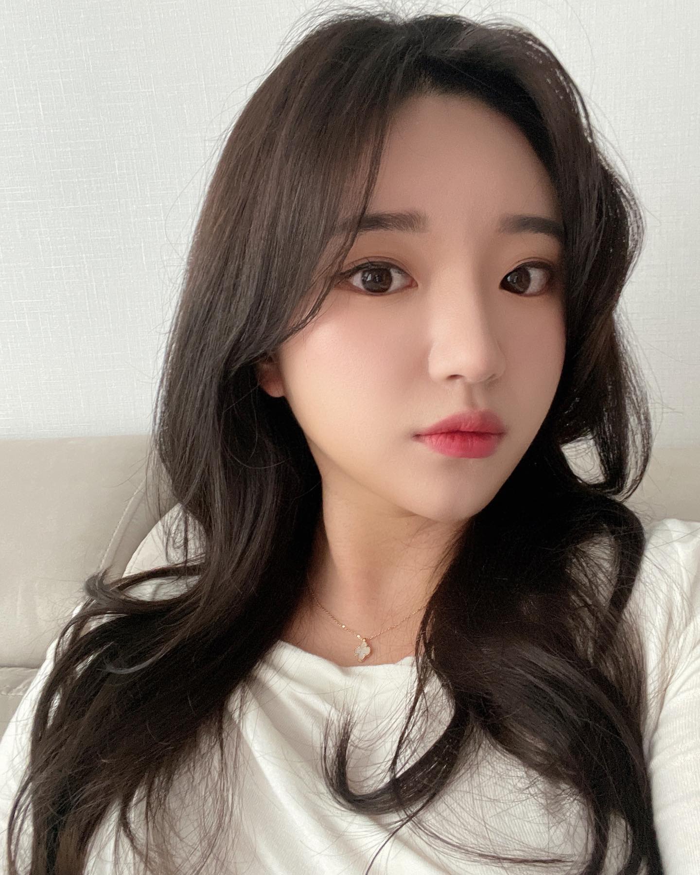 #협찬 

브이라인 필수 관리😉
1회 관리만으로도 얼굴에 탄력이 생기고, 이목구비가 뚜렷해보이는 엄청난 효과가 있었습니다 😭

결혼 준비할때 진작에 받을걸 후회막심 ㅋㅋㅋㅋㅋ 햐.. 

제가 받은 관리는 작은 얼굴 관리였는데 얼굴 관리랑 승모근 등까지 꼼꼼하게 해주셔서 사르르 녹고 왔어요 

진짜 정성을 다해서 해주시는데 오랜만에 관리 받으면서 돈 값한다고 생각한 곳입니다 

확실히 받자마자 얼굴이 촥 올라간게 보이고, 당일 셀카를 찍어도 저렇게 불독 살이랑 이중턱이 촵촵 올라가 있더라구요 
너어무 좋았어요💗

월급 받으면 내돈내산 10회 등록할 예정!! 그만큼 너무 좋았고 , 강추에오

주변에 예신들!! 개강츄

#협찬 #약손명가순천점 #순천에스테틱 #순천피부관리 #순천피부관리실