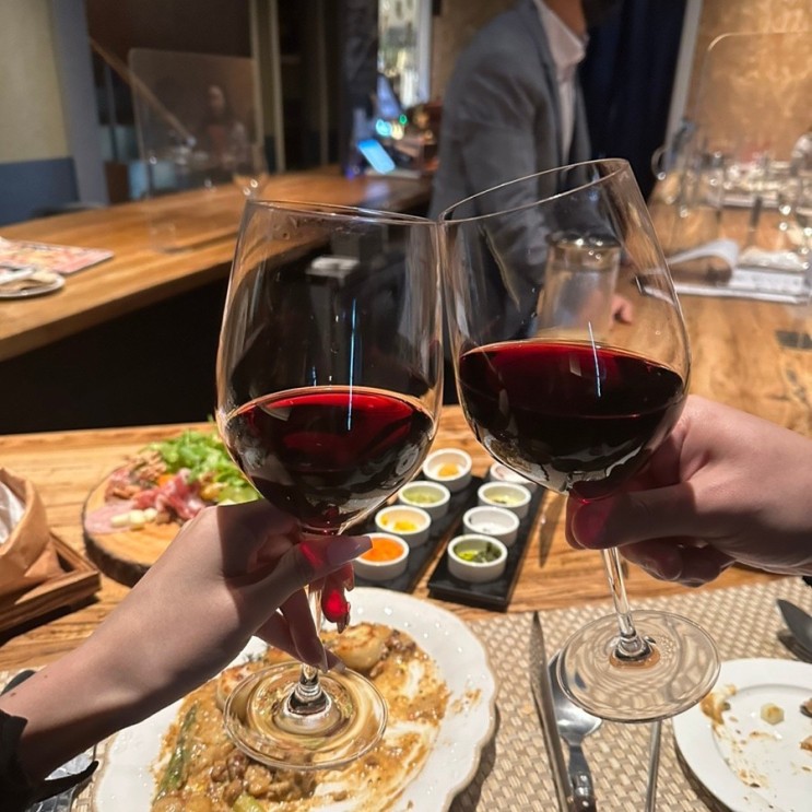 흑석동맛집 와인바 "더큐어링"