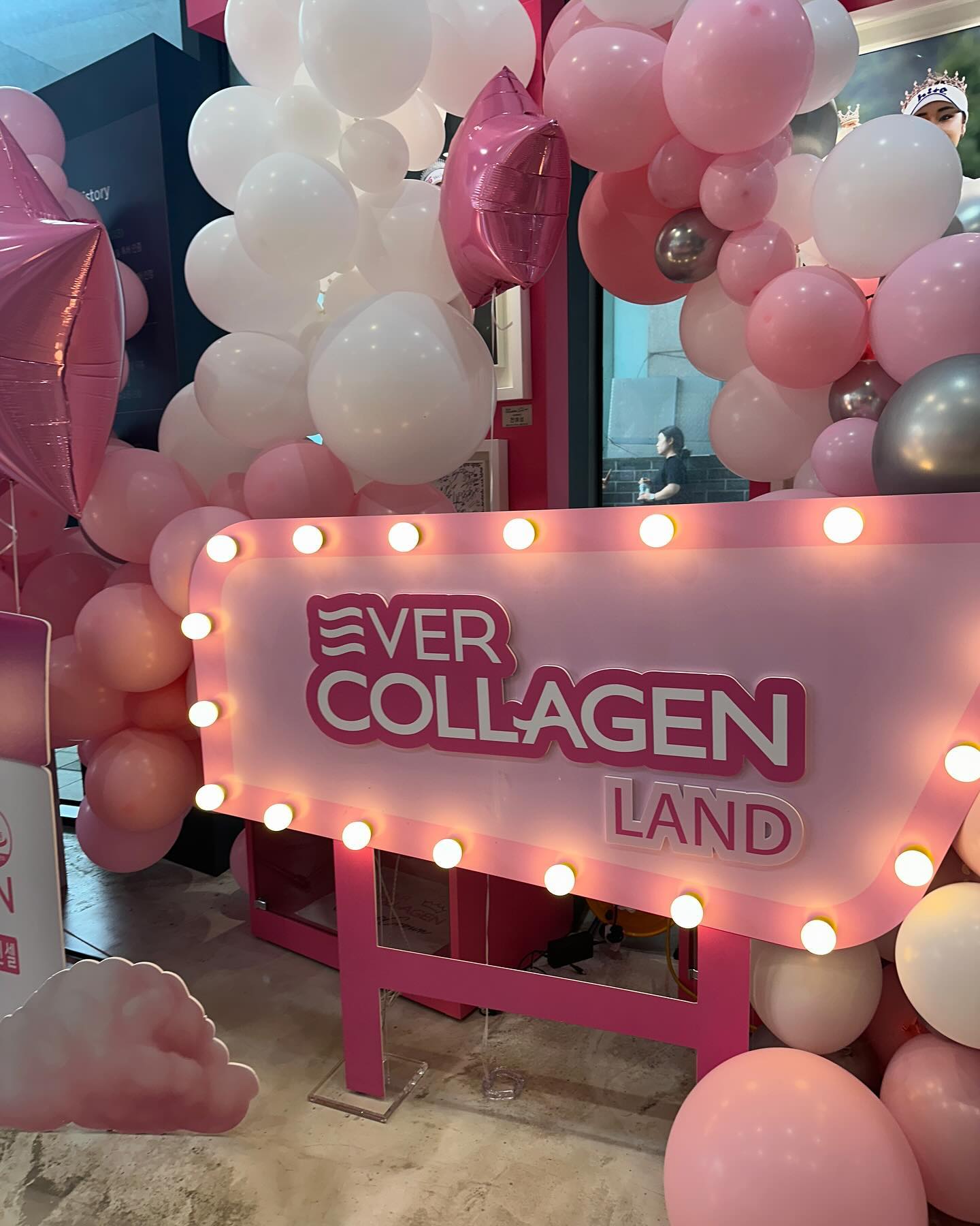 #광고 evercollagen.official 
늙지않는 탱탱한 에버콜라겐월드 다녀왔어요 ♥️
뉴트리 본사 밋업 행사를 다녀오고나니
콜라겐이 왜때문에 필수인지 다시한번 와닿더라구여
그리고 럭키드로우 2등까지🤭
요즘 에버콜라겐 덕분에 이너뷰티 최강자 된 느낌🙈
#에바콜라겐 #지노마스터  #이너뷰티마스터
#뷰티앰플 #타임비오틴핏 #인앤업비오틴셀
