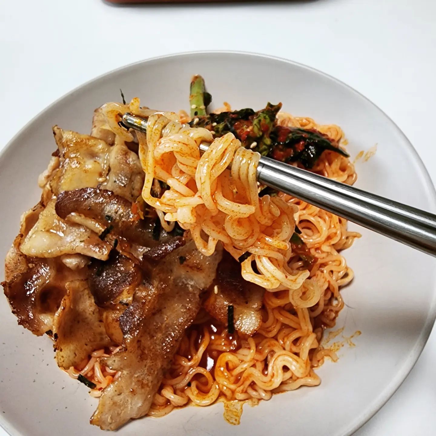 #메뉴추천 #대패삼겹 에 #배홍동 #비빔면 에 #열무김치 얹어먹으면 #극락 의 맛이 따로없다.