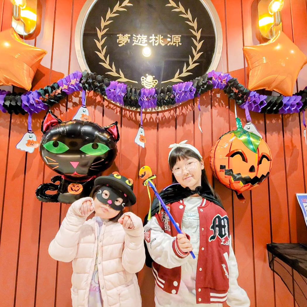 #협찬

아이들과 데이트 매번 키즈카페로만 갔다면
이번엔 내가 하고 싶은 만화카페 데이트다!

덥고 춥고 눈오고 비와서 갈데가 없다면?
벌툰 만화카페로 어떠세요!

넷플릭스를 포함한 다양한 ott 시청이
가능한 허니박스 부터 보드게임과
닌텐도, 발안마기까지!

없는게 없는 벌툰 논현점!
이번에 몽유도원 컨셉으로 
만화보며 힐링까지!

맛있는 나쵸 마라 신메뉴도 나왔어요!
각 방마다 서큘레이터가 있어서 
선선한 바람 맞으며 만화보면 개꿀딱!

초등학생 자녀 두신 분들이라면
만화카페에서 데이트한번 해보세요 :)

 #만화카페 #만화카페벌툰 #벌툰 #허니박스 #넷플릭스 #OTT #인천논현커플 #인천논현맛집 #인천논현데이트 #벌툰인천논현점 #안천논현핫플레이스 #논현동맛집 #논현동데이트 #논현동카페