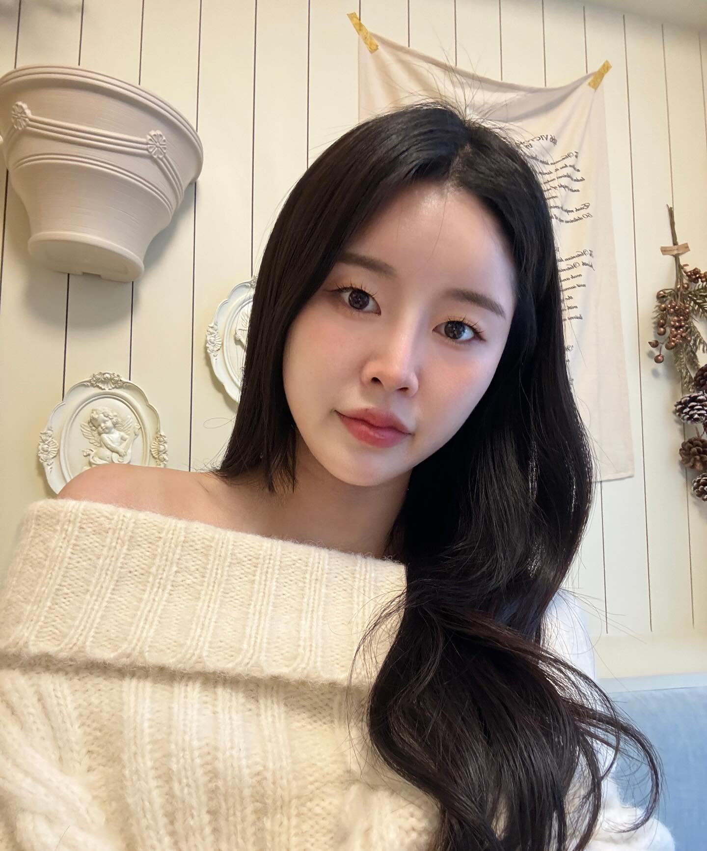 #협찬 

무쌍이라 특히 눈이 커보일 수 있는 속눈썹이 정말 중요하거든요.
그래서 항상 중요한 날은 속눈썹을 붙인답니다.

평소에 속눈썹 붙이는데 30분씩 걸리는데 
10분이면 가능한 글루 없이 바로 붙일 수 있는 속눈썹👀

같은 스타일이라도 길이와 굵기가 다양해서 
내 눈모양에 맞춰 원하는 대로 붙일 수 있어서 좋았답니다💗

#ollio #올리오 #올리오속눈썹 #노글루속눈썹 #노글루올리오 #올리오싱글키트 #속눈썹추천 #코덕 #뷰스타그램 #아이돌속눈썹 #가닥속눈썹 #아이메이크업