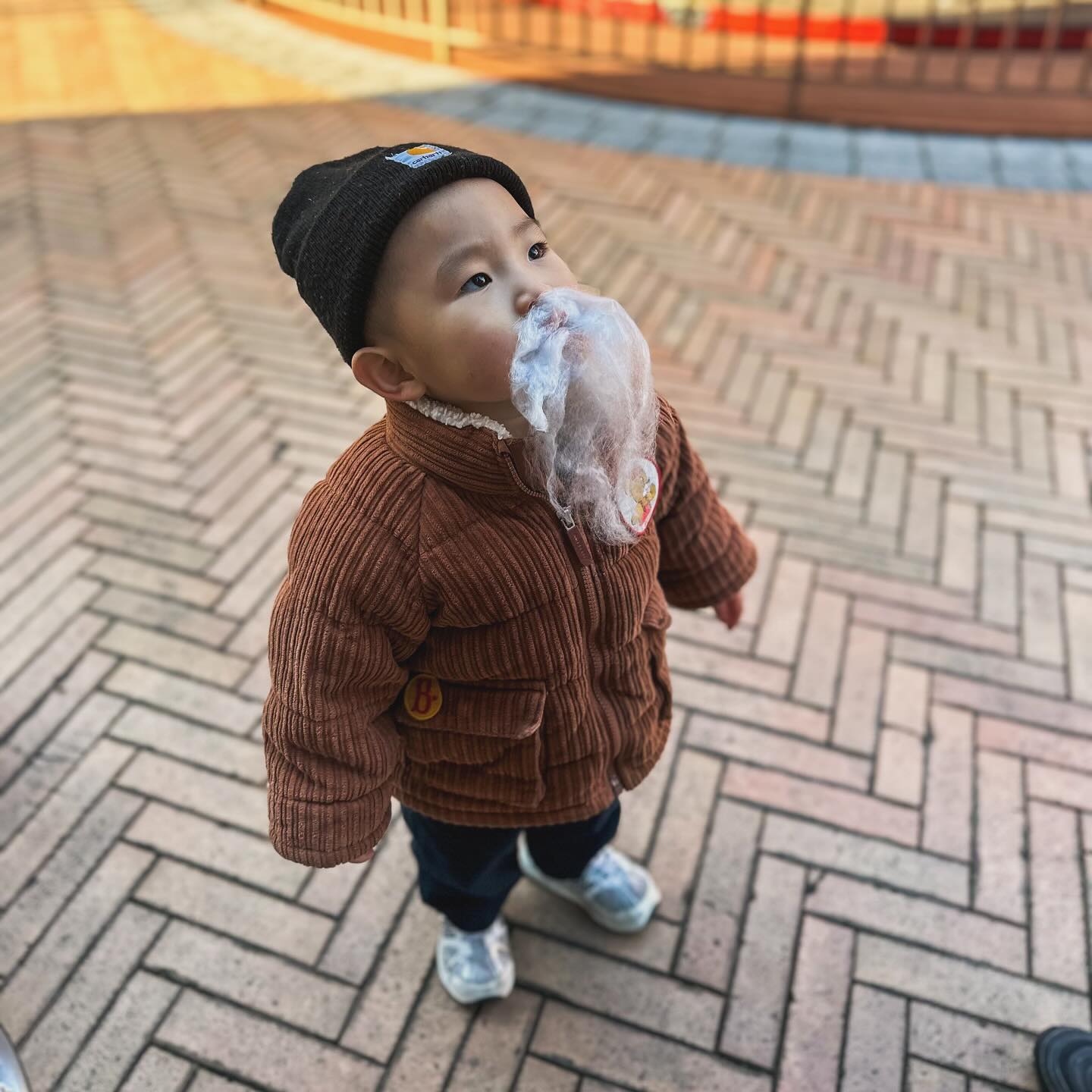 🍭

솜사탕은 먹어 봤지만
이렇게 직접 만든건 또 첨이라 아주 신남 💕
너네 둘 솜사탕 첫 기록 .ᐟ

#솜사탕#인생첫솜사탕