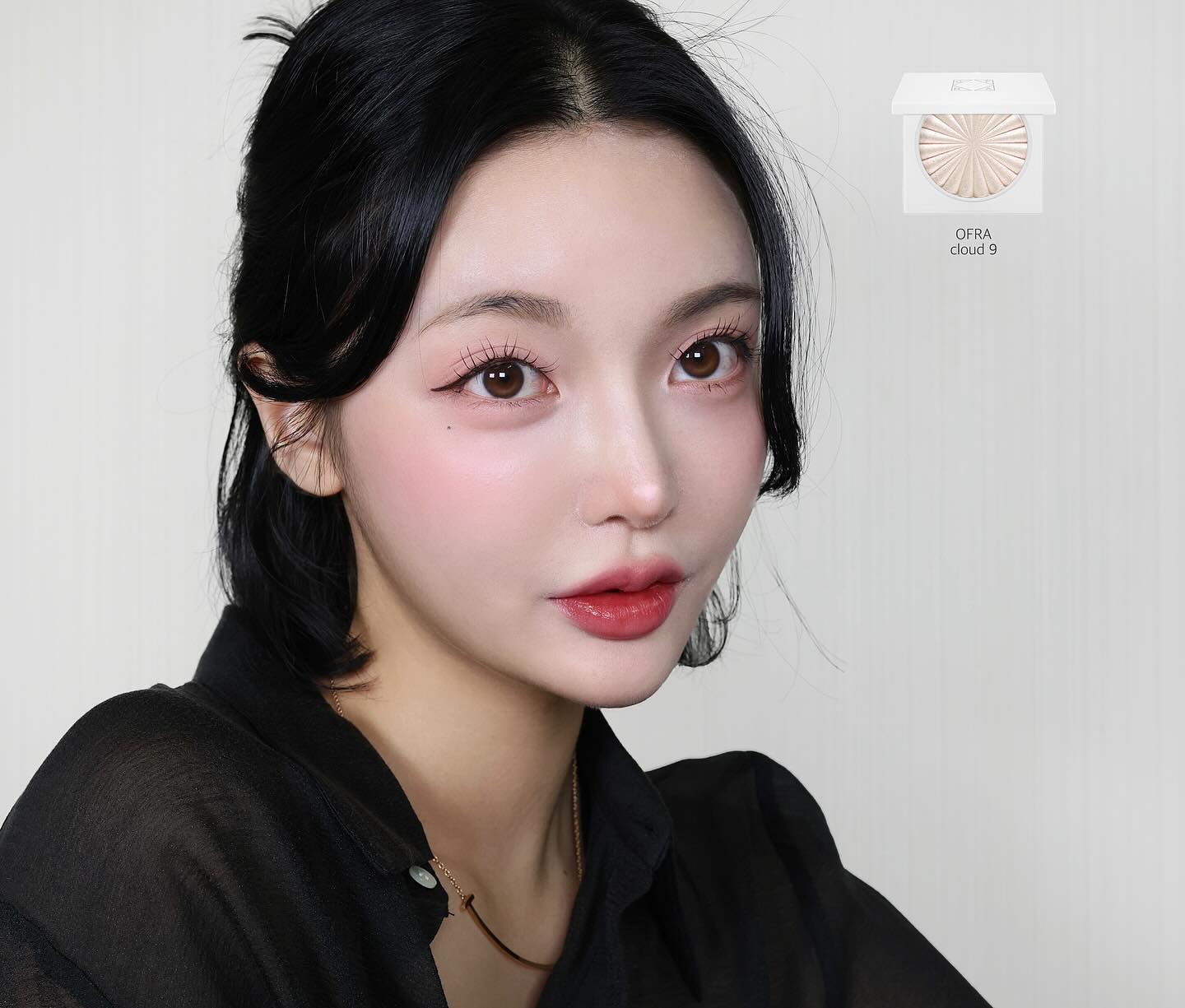 #오프라 #내돈내산

슈슉님의 인스타에서 영업당해서
구매하게 된 클라우드9,,✨
핑크빔 하라를 너무 좋아해서 
투페이스드 카나리 하라만 주로 썼었는데
조금의 아쉬운 부분을 다 채워주는 오프라..✨
이거 진짜 너무 예쁜데요?
고정력도 좋고 발색 개미친것가틈,,🤍

핑크빔 메이크업에 완전 필수 하라 등극🥹🤍
오프라 하라 왜 색깔별로 쟁이는줄 알겠어요,,
진짜 이런 완벽한 하라가 있다니,, 
왜 이제야 산거야!!!!!!!!!(˃̣̣̣̣︿˂̣̣̣̣ ).•♥