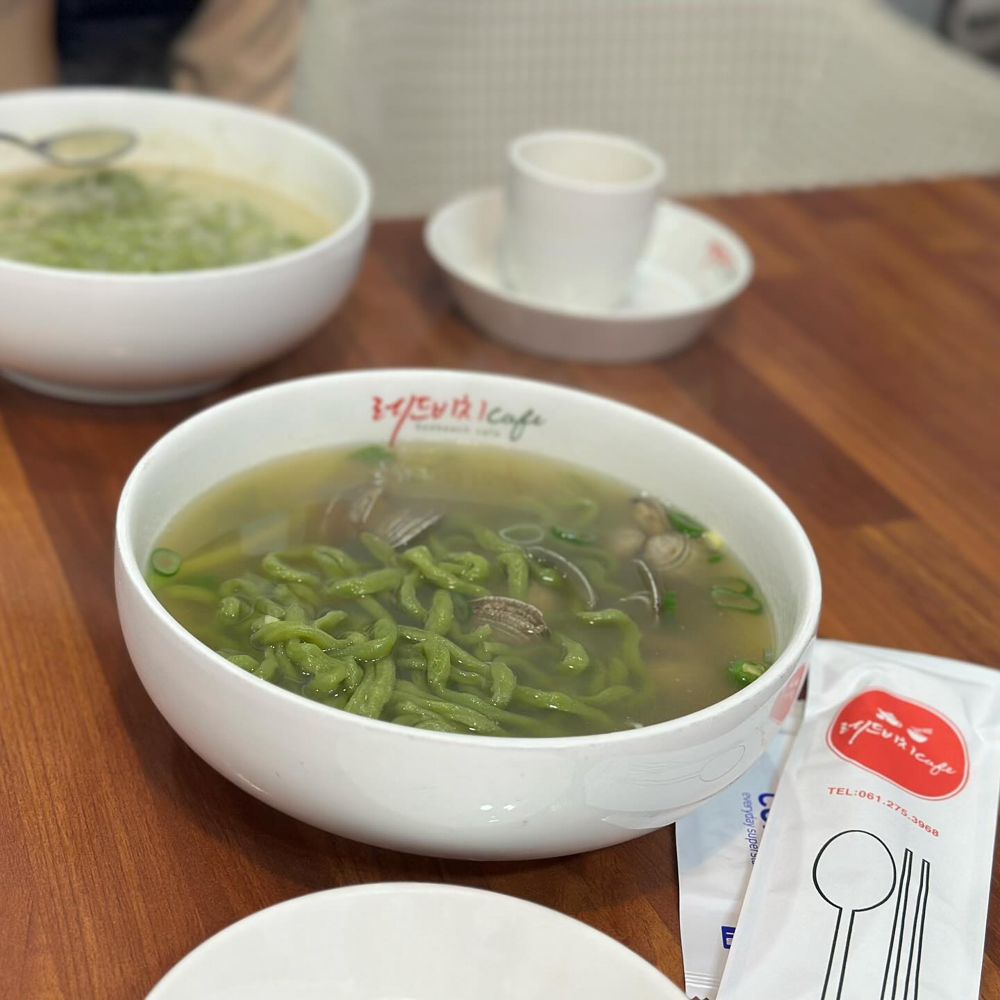 #시금치 #섬초 물량 없어서 자꾸 #쉬는날 입니다 ㅎㅎ
#오늘 #레드비치 #여기 #비금맛집 #시금치칼국수 #쌍화차 
#겨울 #들깨칼국수